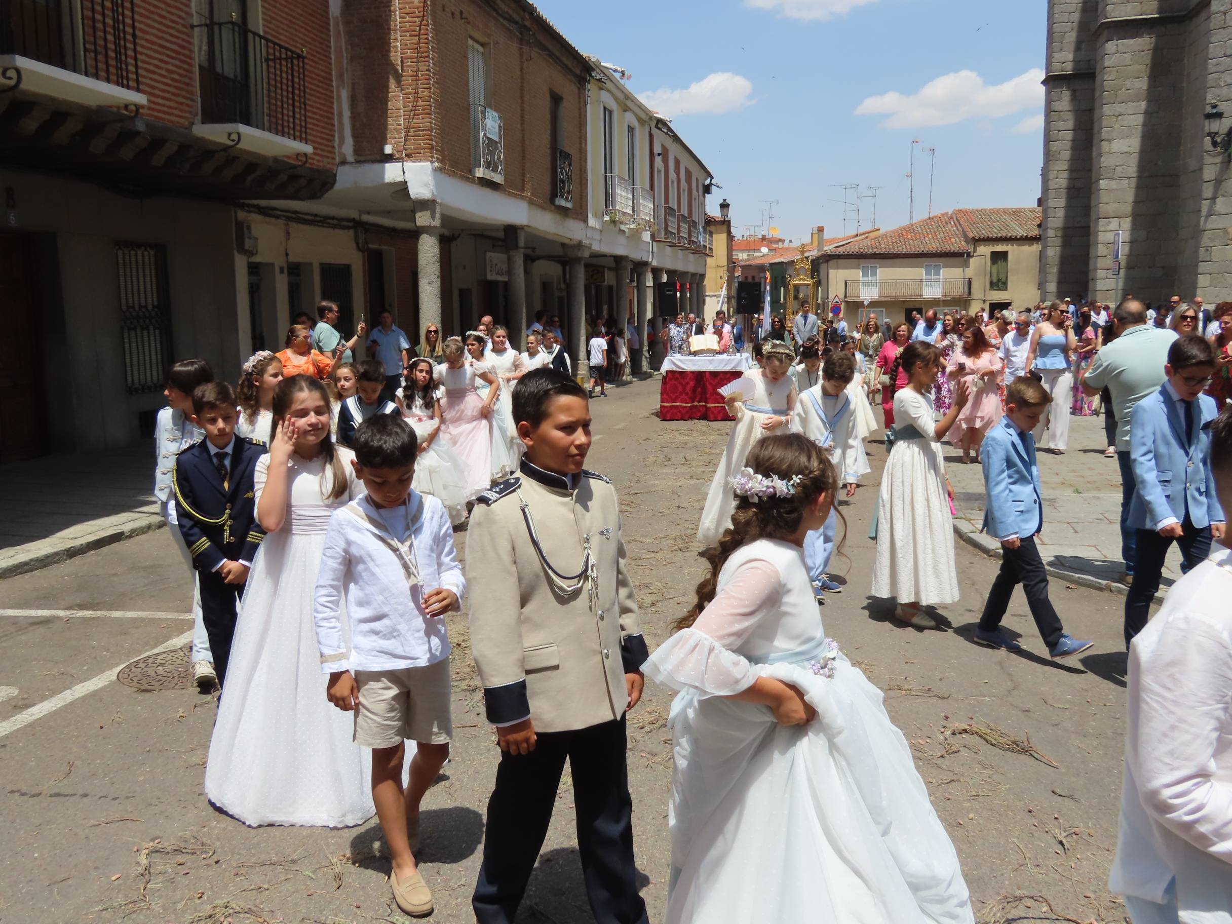 El calor escolta al Santísimo por Peñaranda