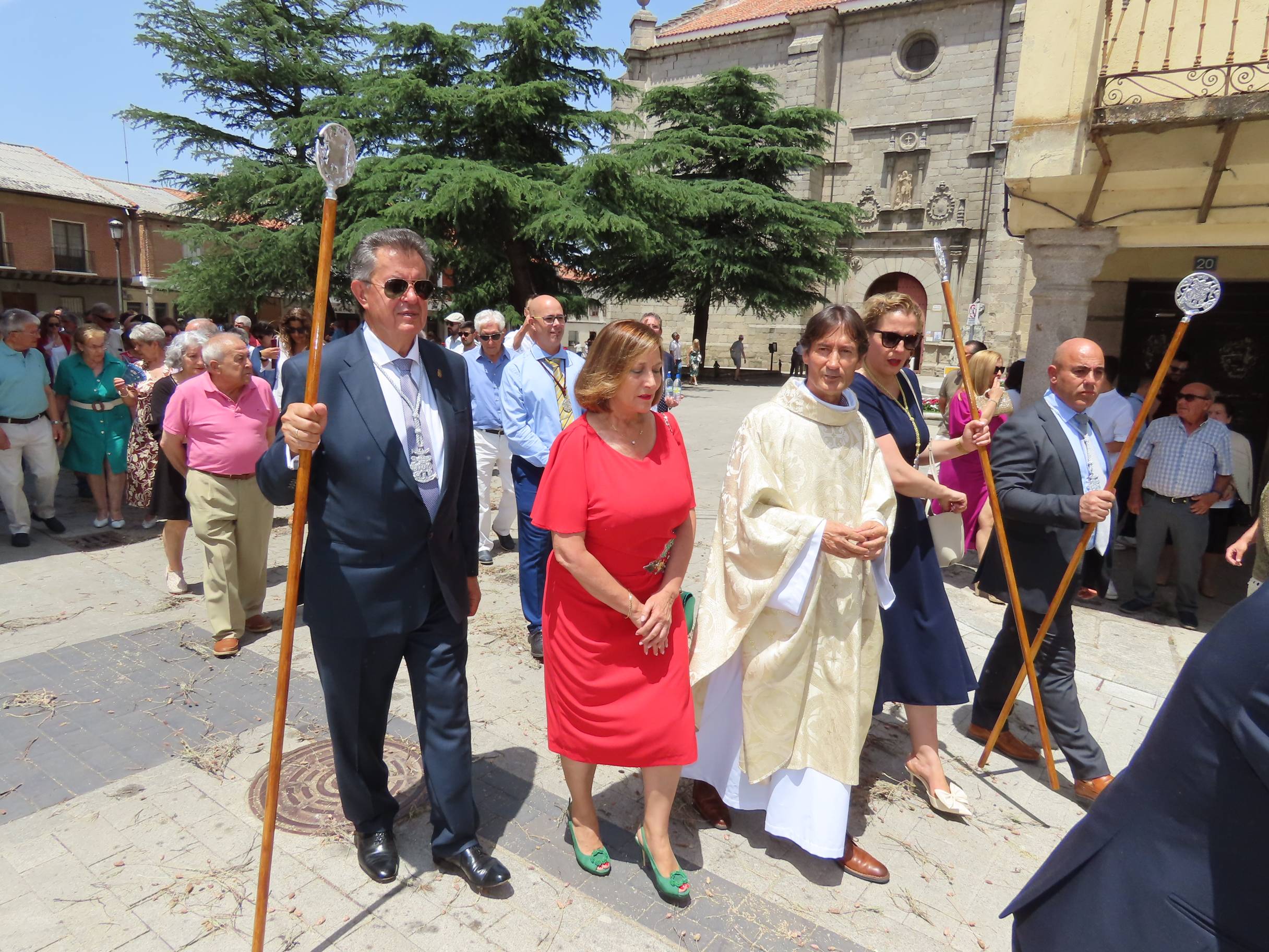 El calor escolta al Santísimo por Peñaranda