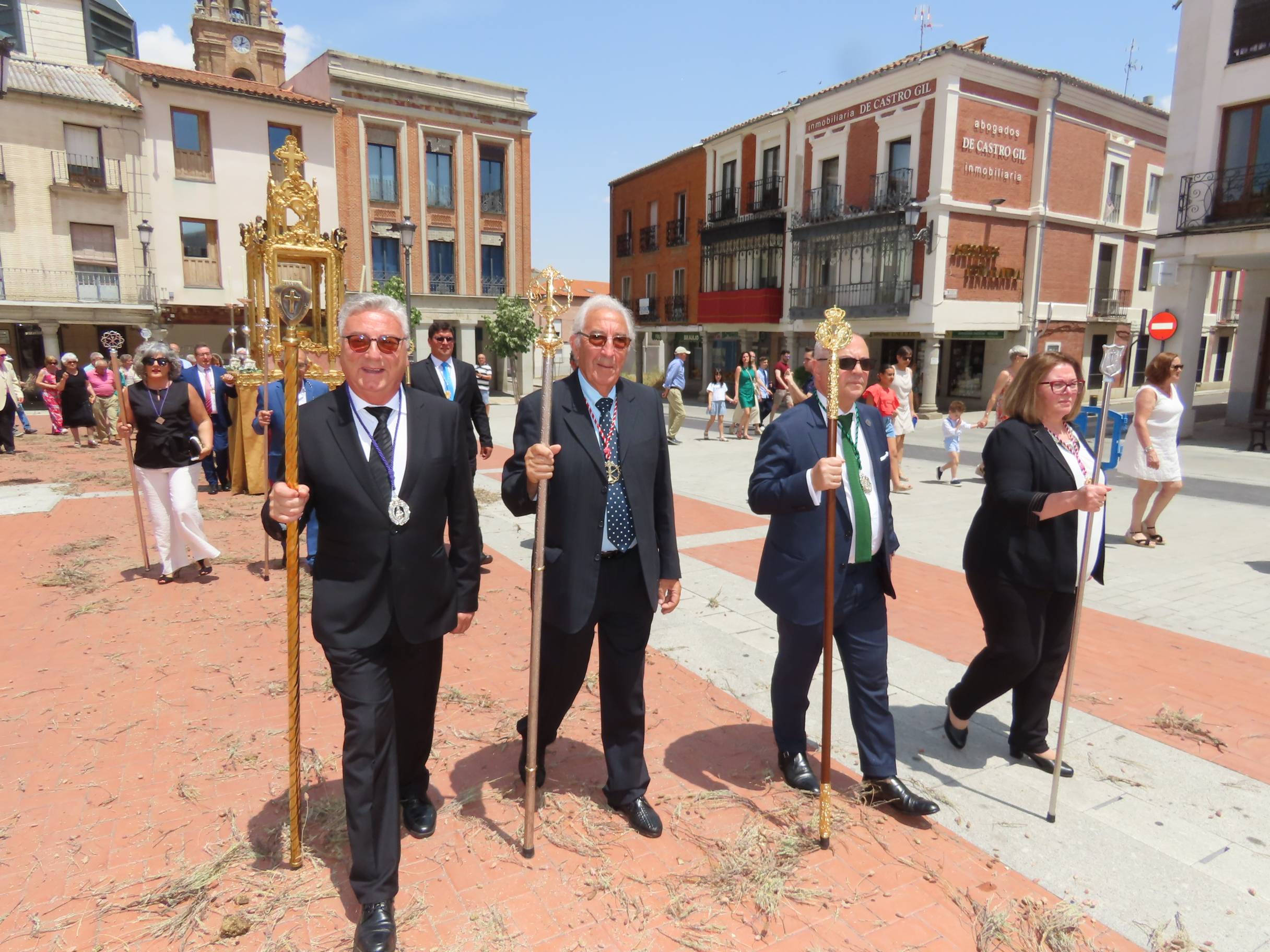 El calor escolta al Santísimo por Peñaranda