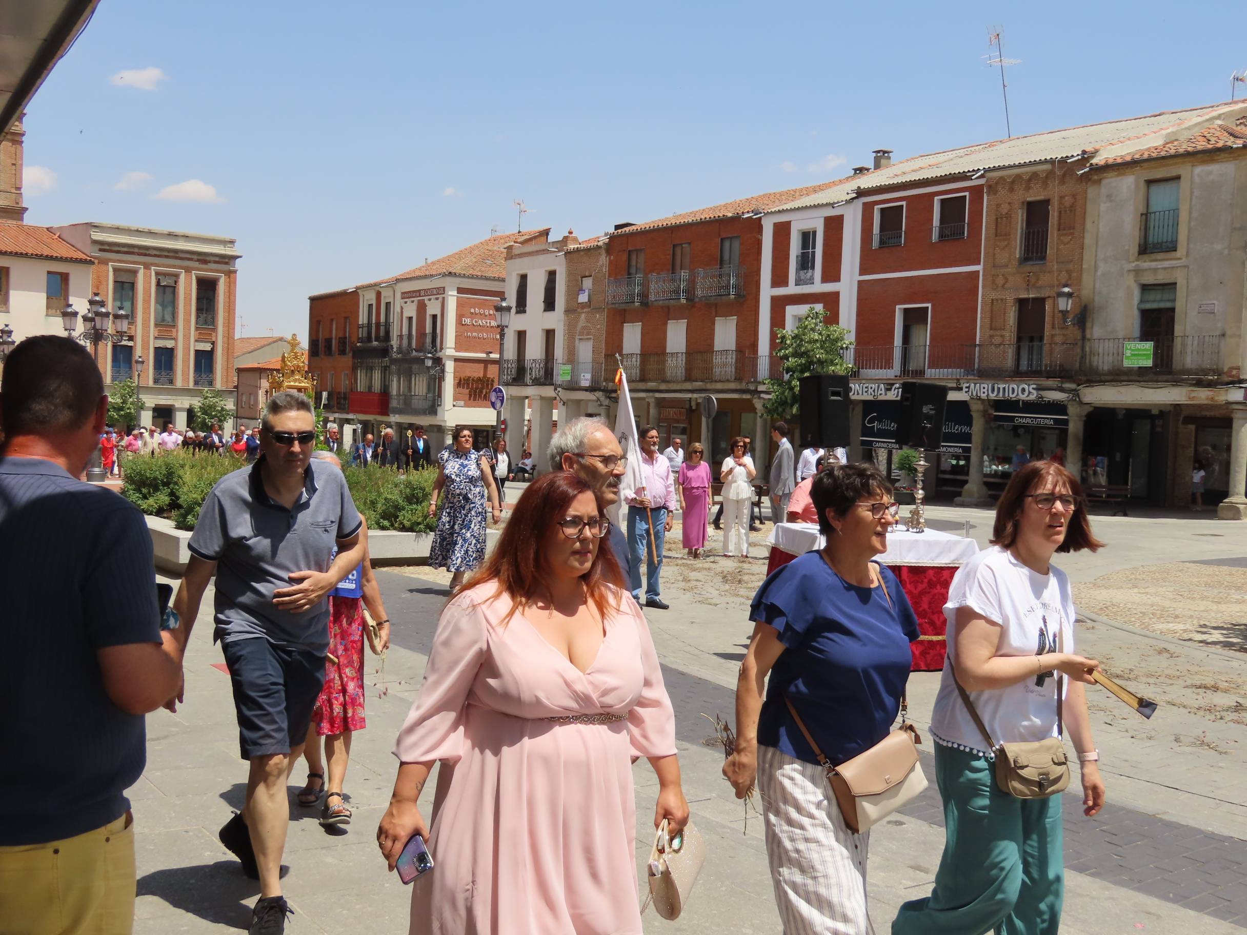 El calor escolta al Santísimo por Peñaranda