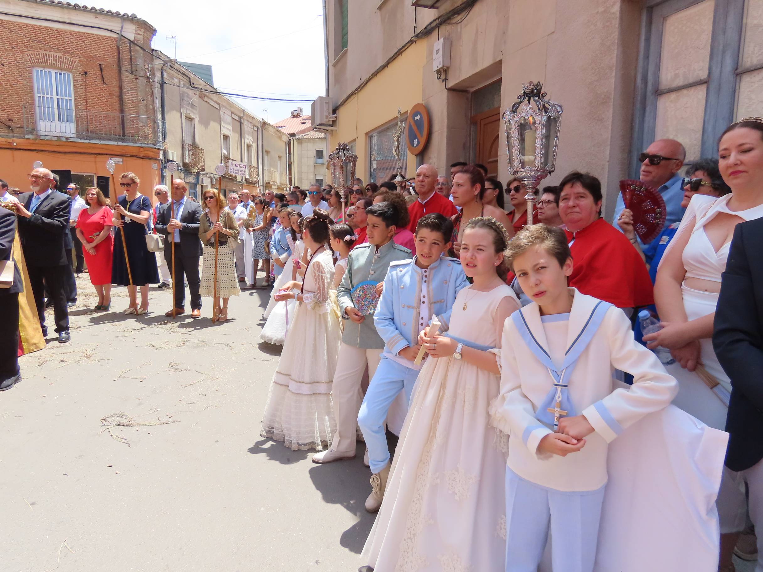 El calor escolta al Santísimo por Peñaranda