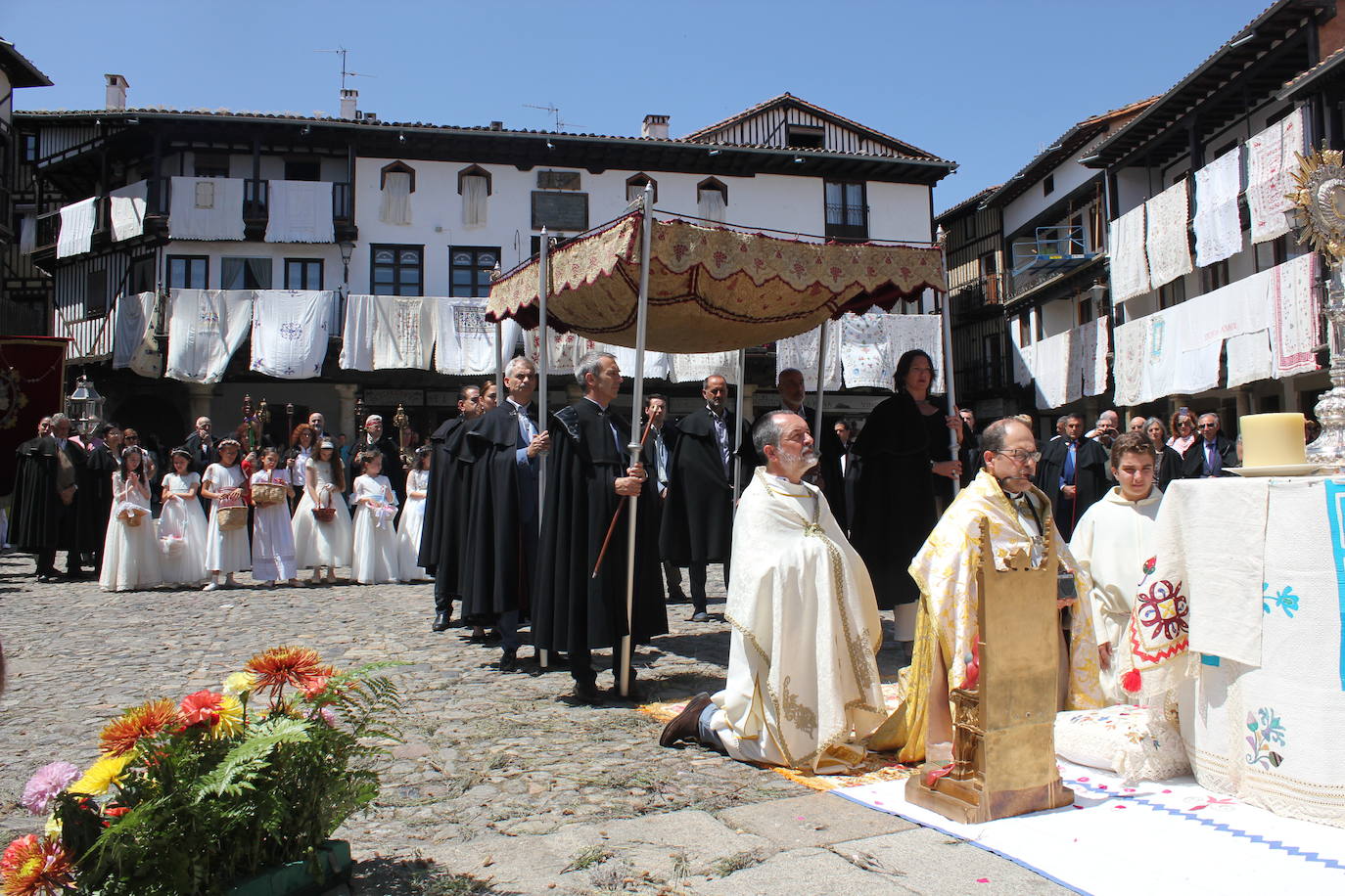 La Alberca exhibe toda su belleza en el Corpus Christi