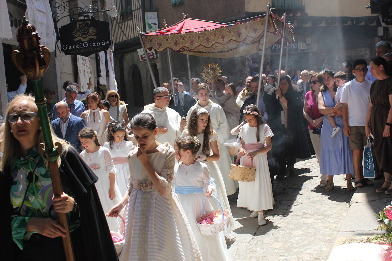 La Alberca exhibe toda su belleza en el Corpus Christi