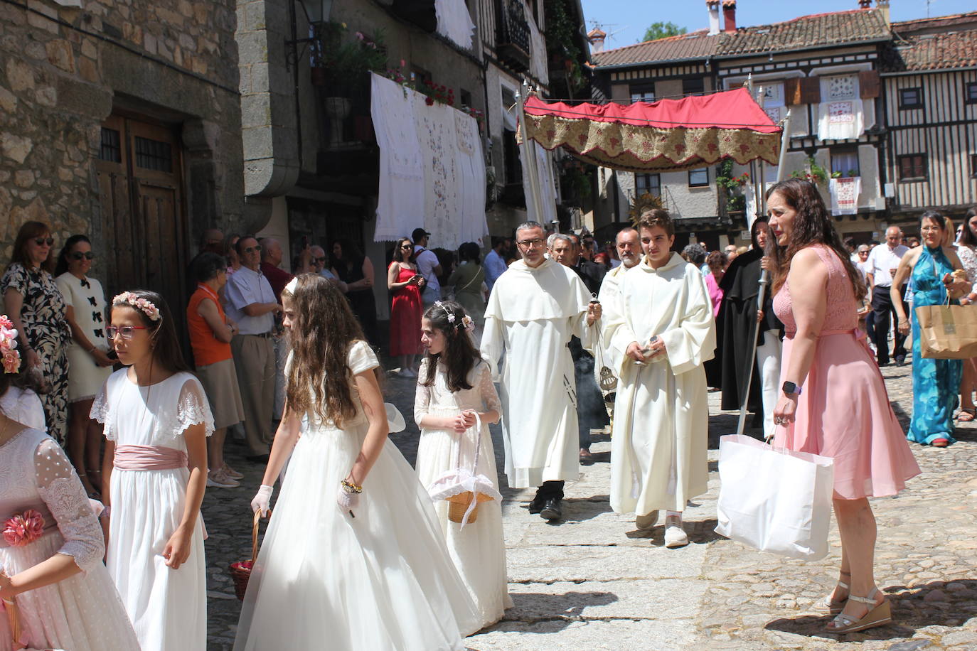 La Alberca exhibe toda su belleza en el Corpus Christi