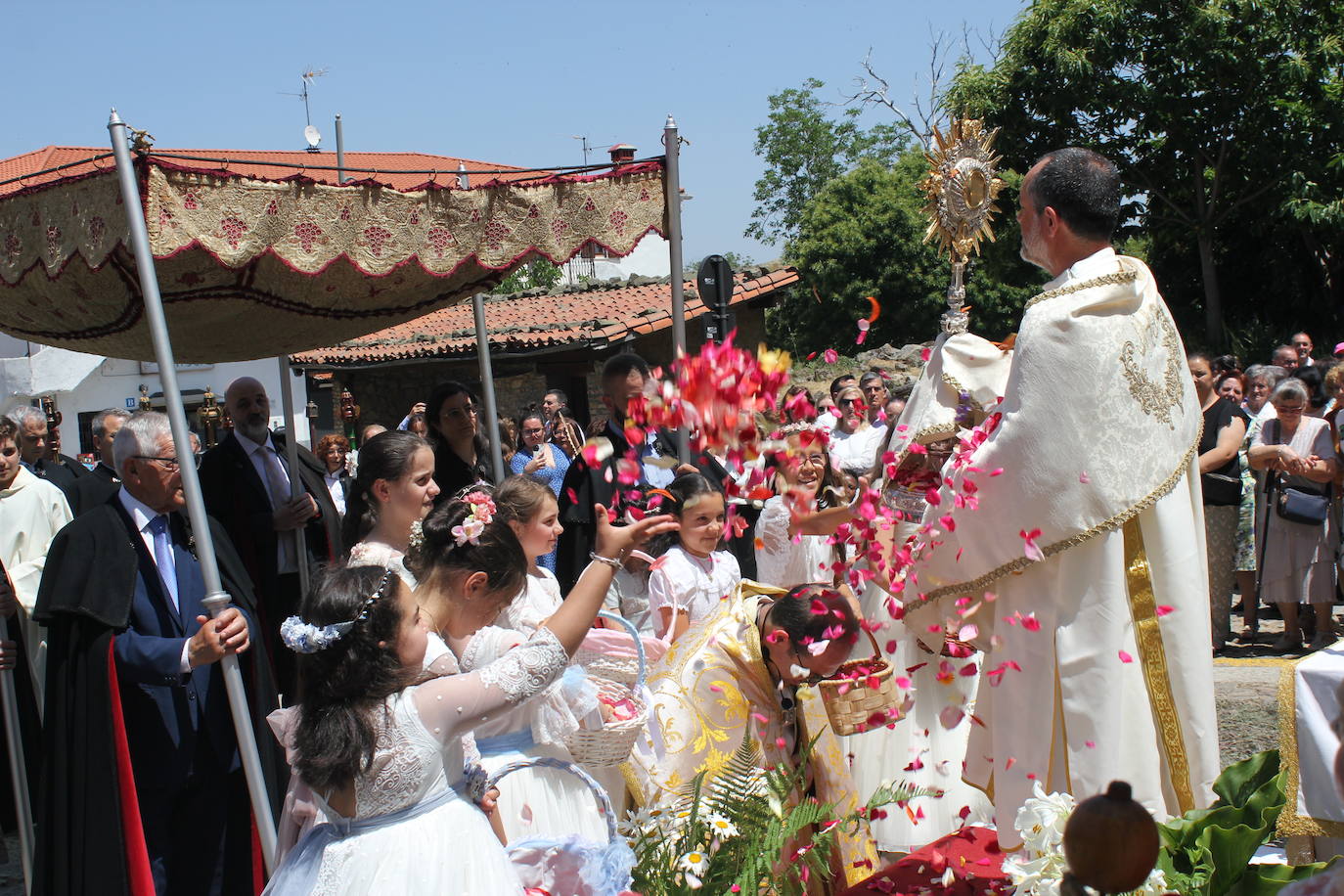 La Alberca exhibe toda su belleza en el Corpus Christi