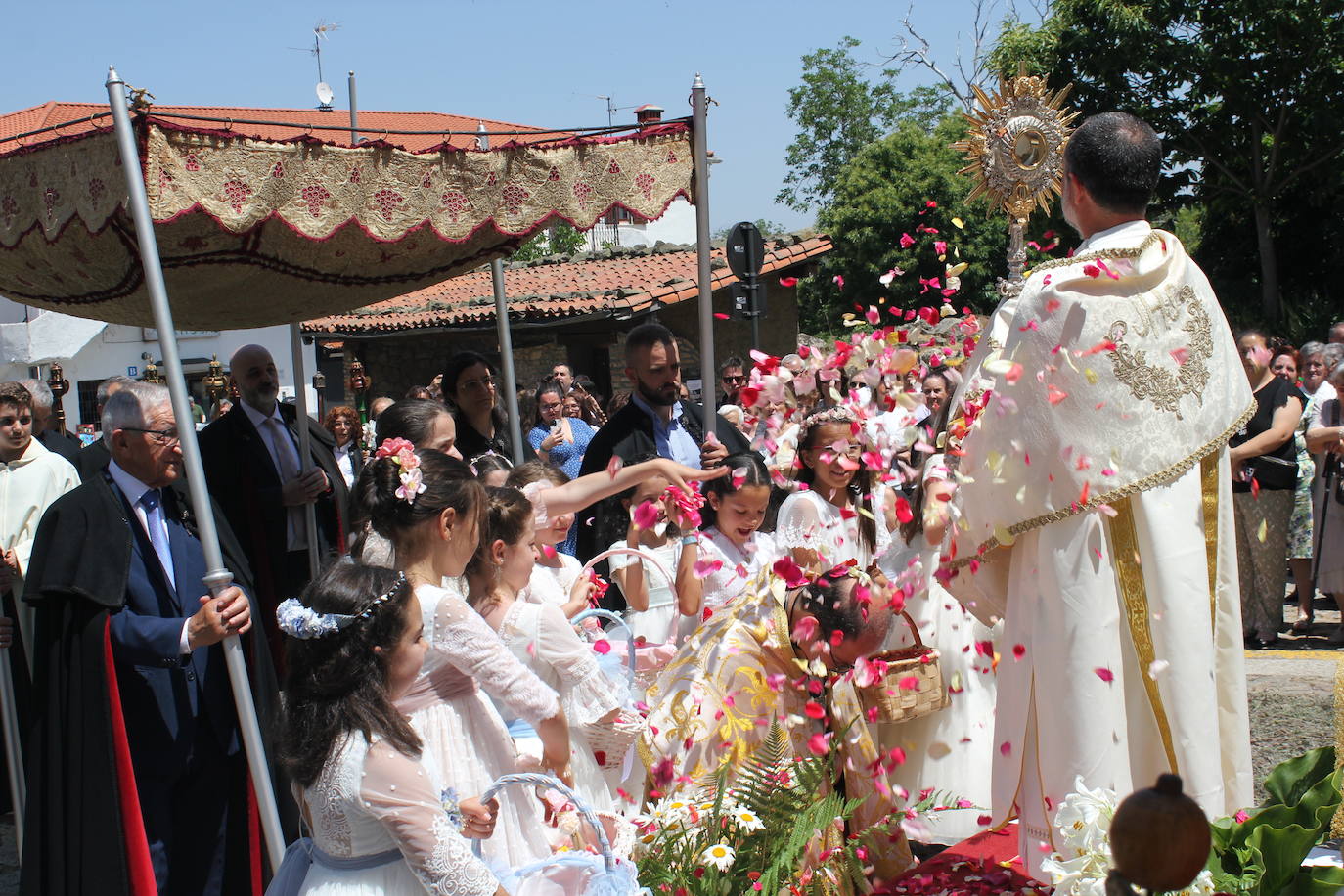 La Alberca exhibe toda su belleza en el Corpus Christi