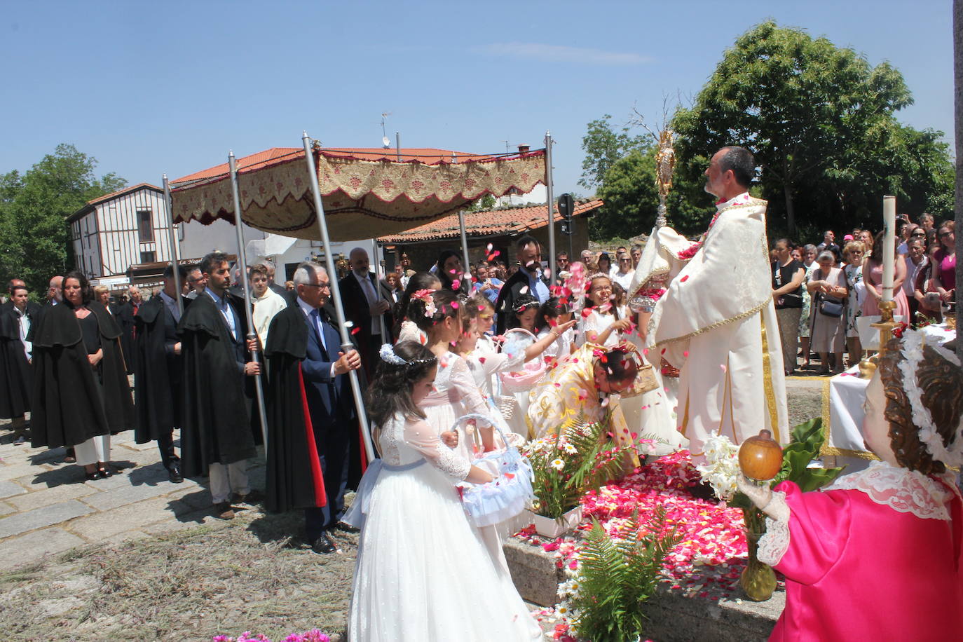 La Alberca exhibe toda su belleza en el Corpus Christi