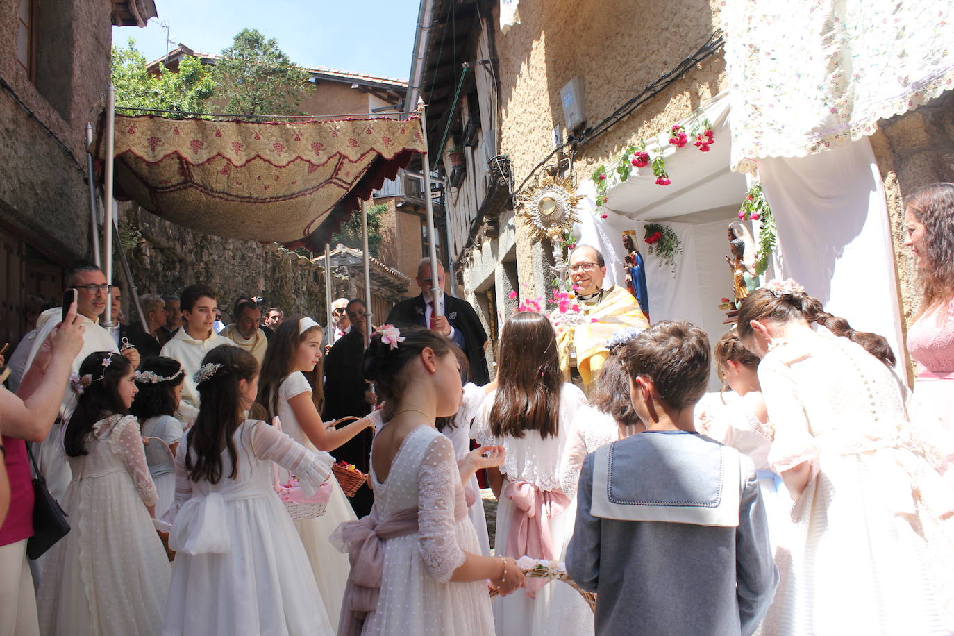La Alberca exhibe toda su belleza en el Corpus Christi