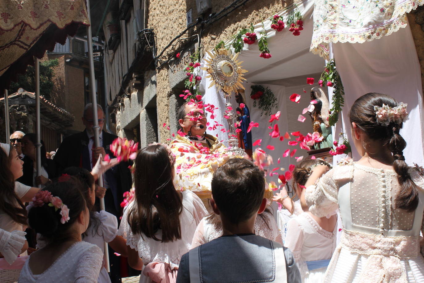 La Alberca exhibe toda su belleza en el Corpus Christi