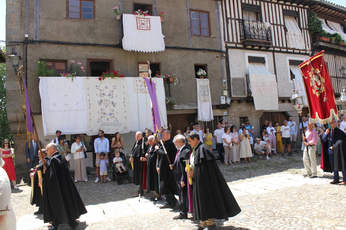 La Alberca exhibe toda su belleza en el Corpus Christi