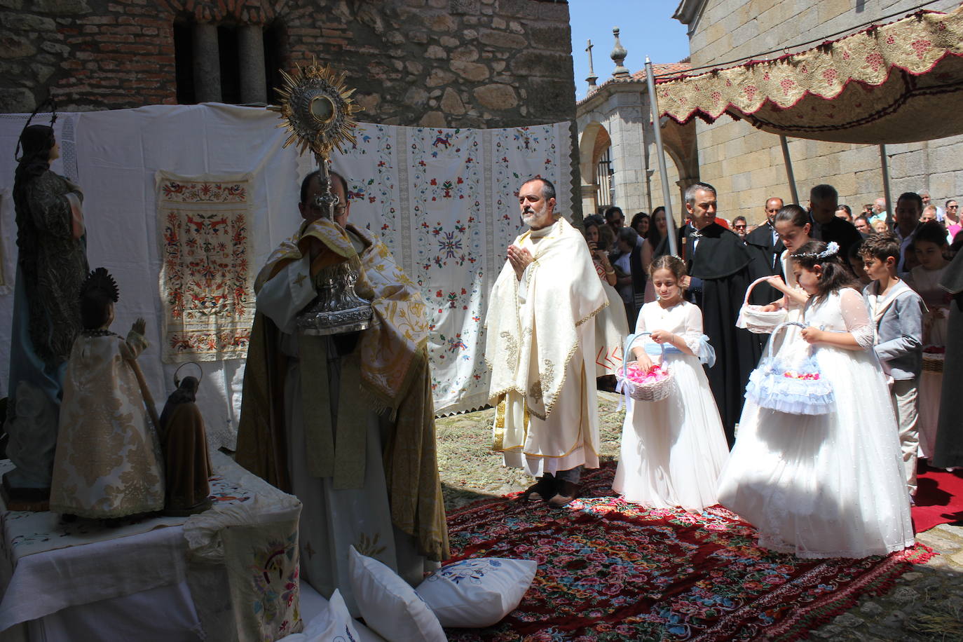 La Alberca exhibe toda su belleza en el Corpus Christi