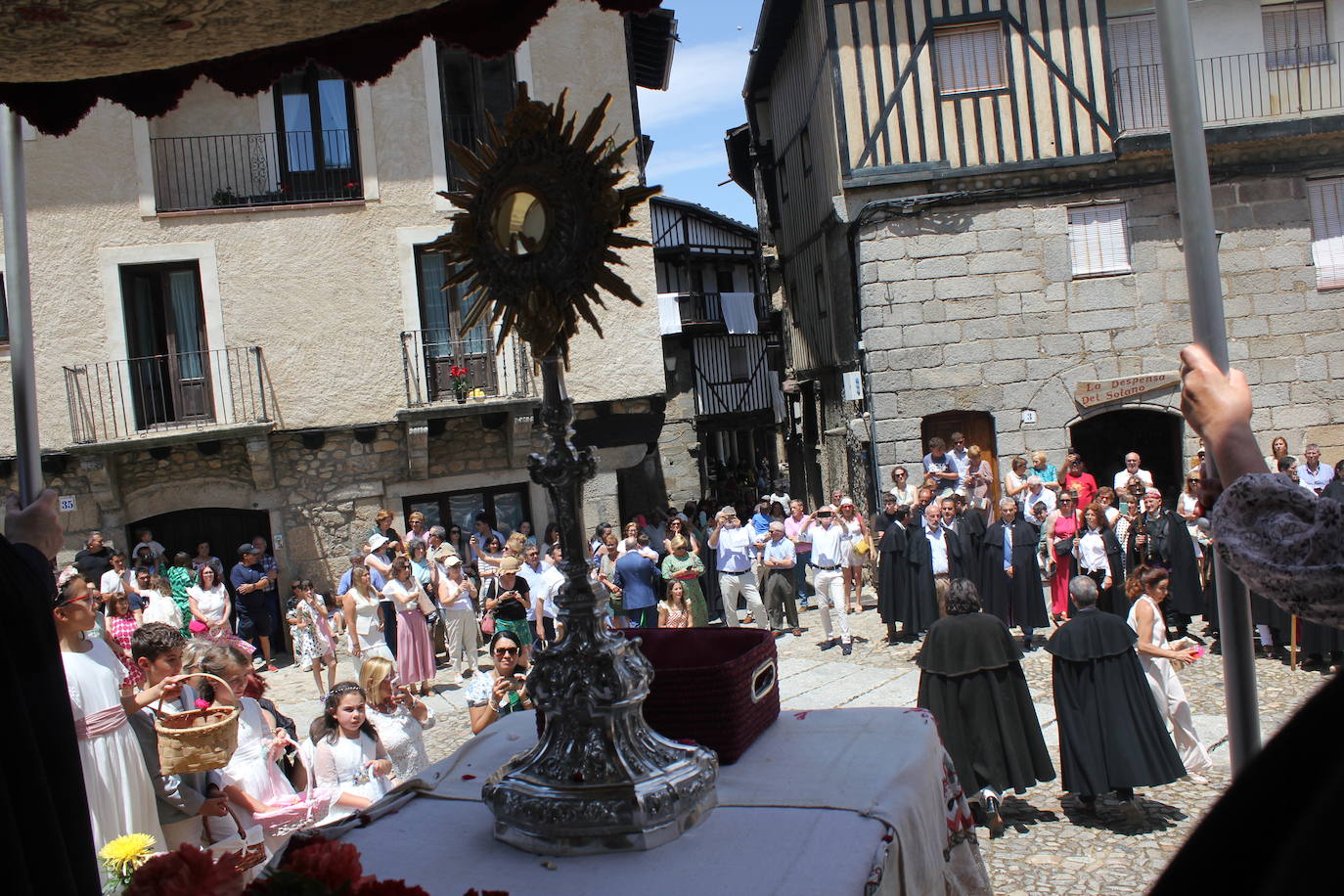 La Alberca exhibe toda su belleza en el Corpus Christi