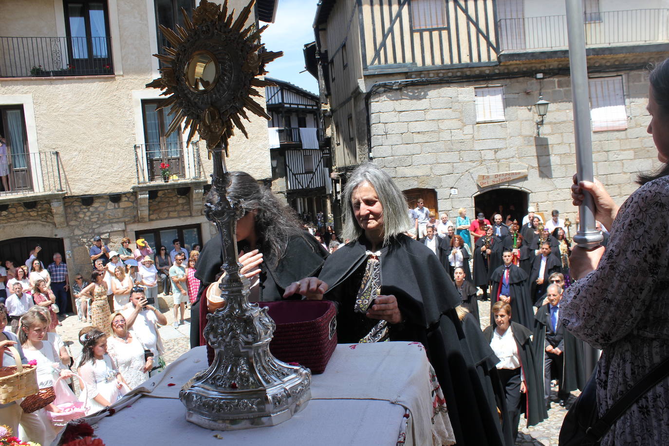 La Alberca exhibe toda su belleza en el Corpus Christi