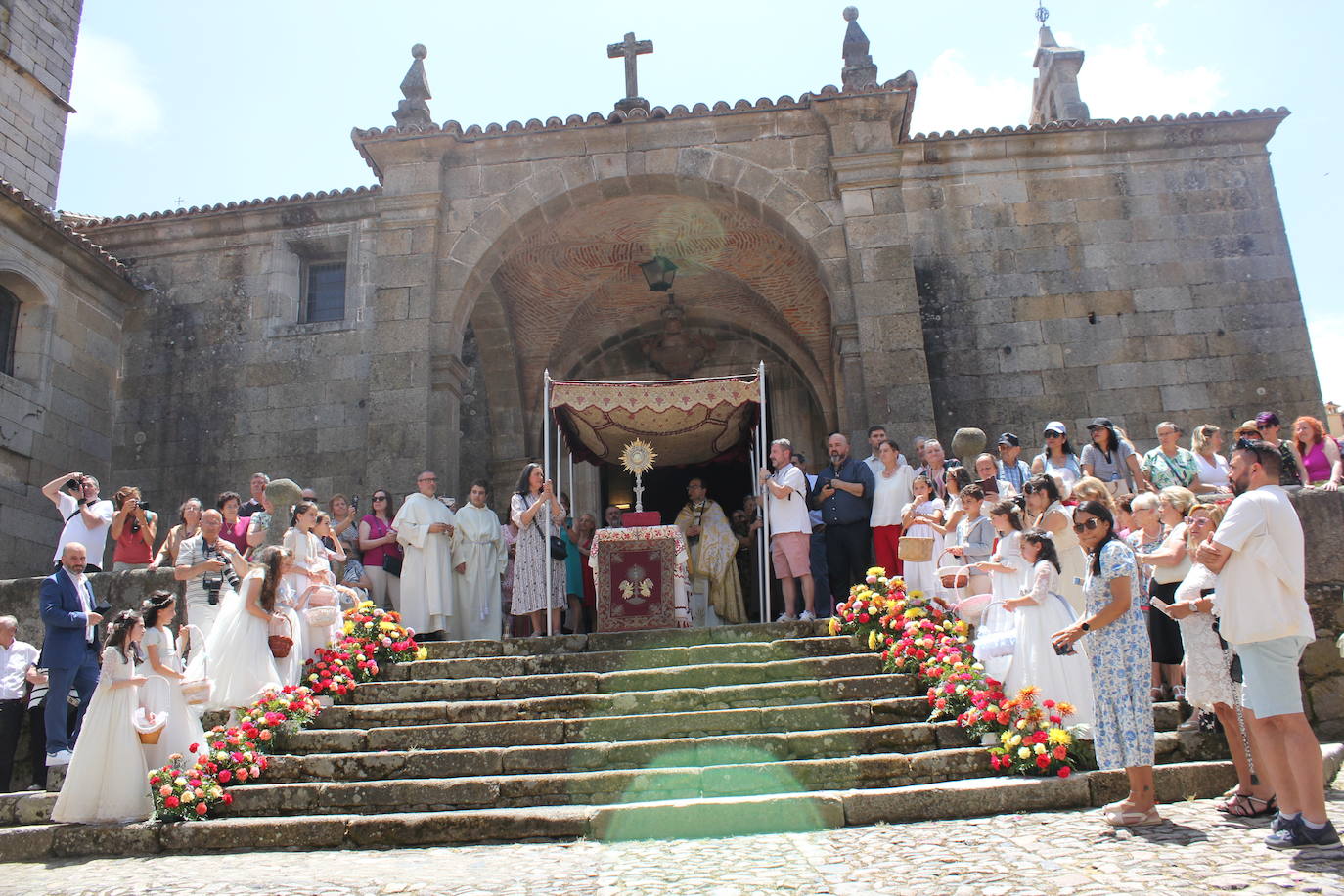 La Alberca exhibe toda su belleza en el Corpus Christi