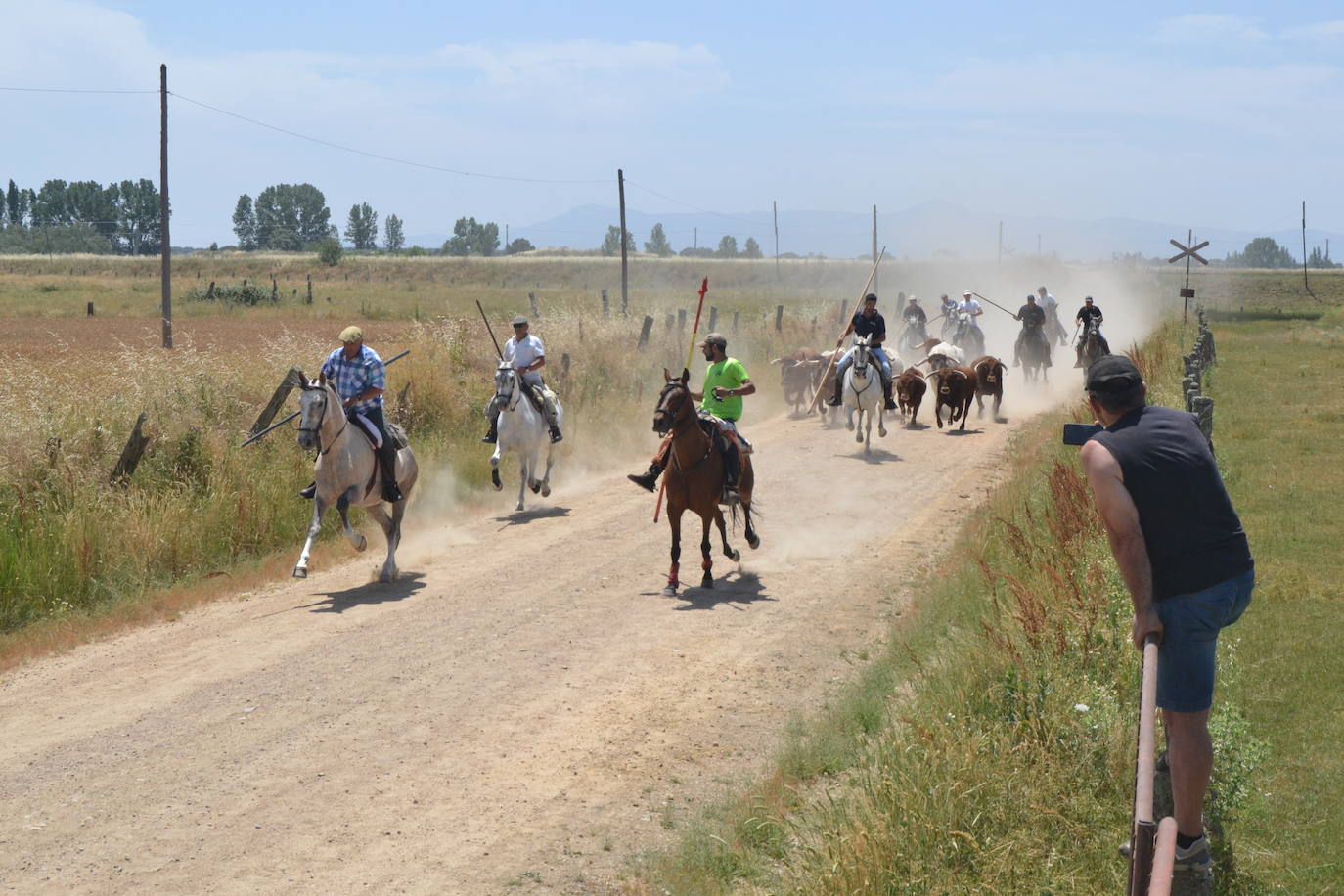 Bella carrera a caballo en La Fuente de San Esteban