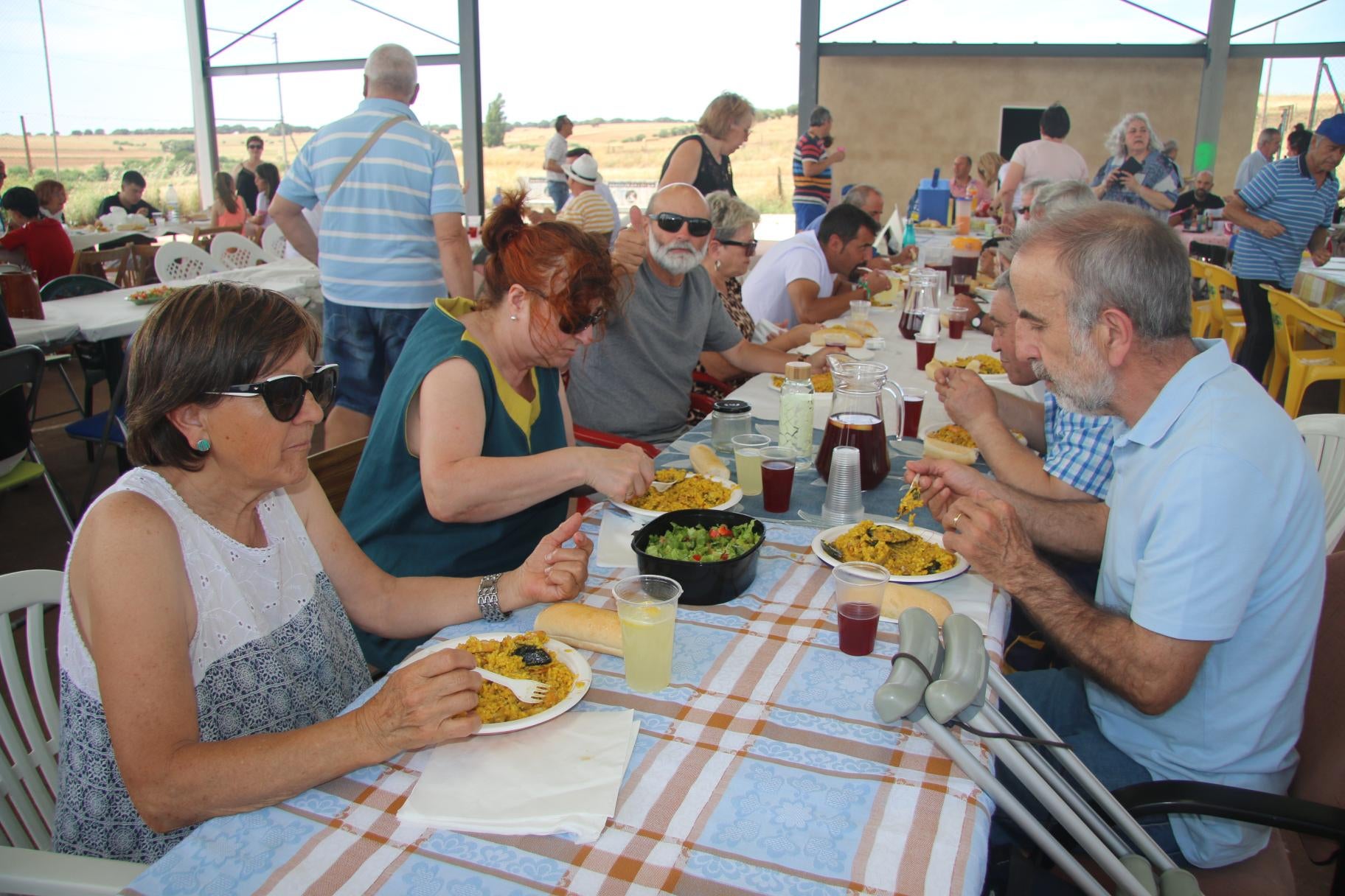 Monterrubio de la Sierra, unido en torno a la paella festiva