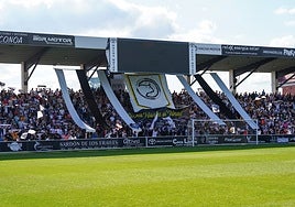 Tifo en el Fondo Oeste del Reina Sofía durante el último choque local de Unionistas estas pasada Liga.