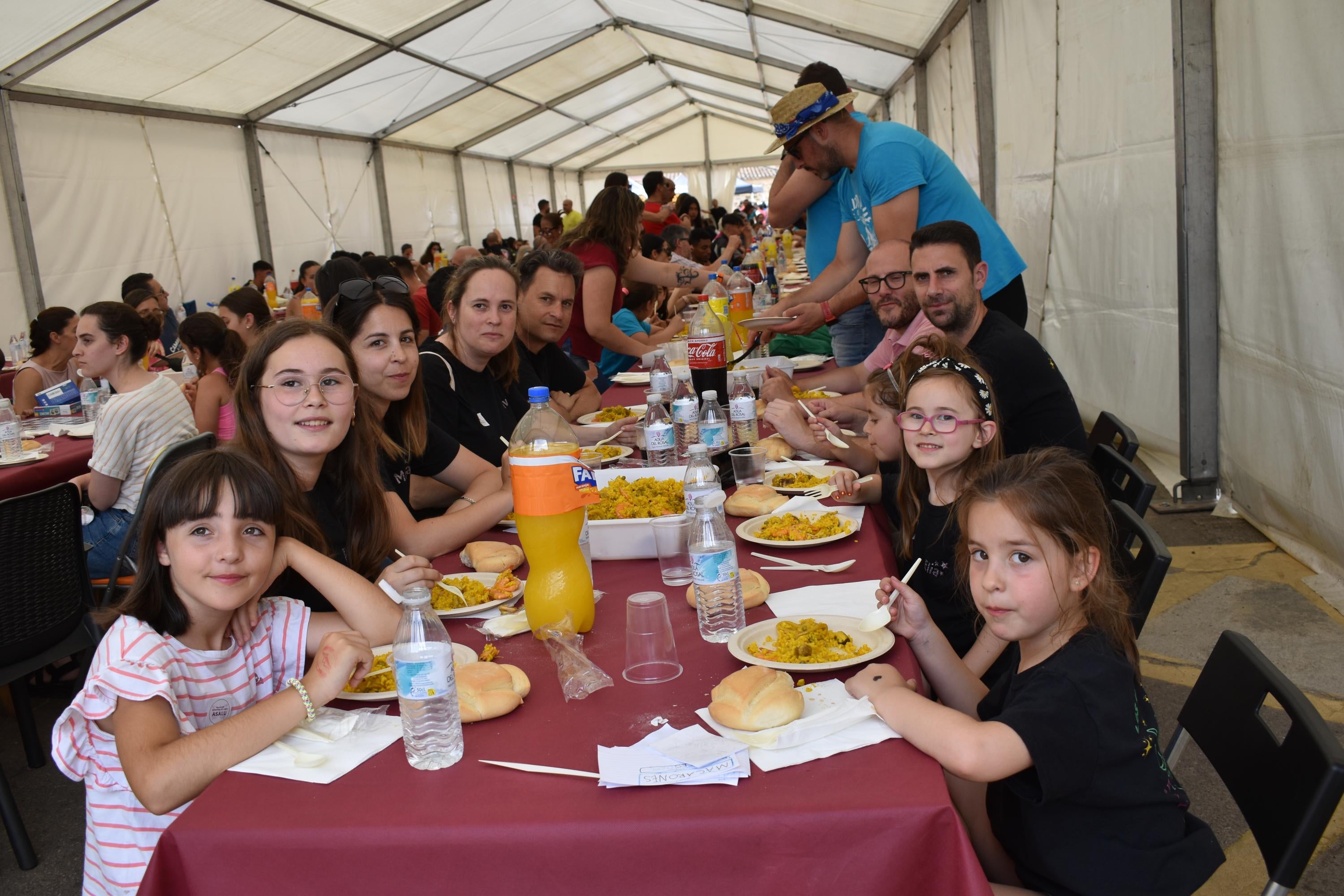 Festín gastronómico en Villares de la Reina con 3.500 raciones de paella