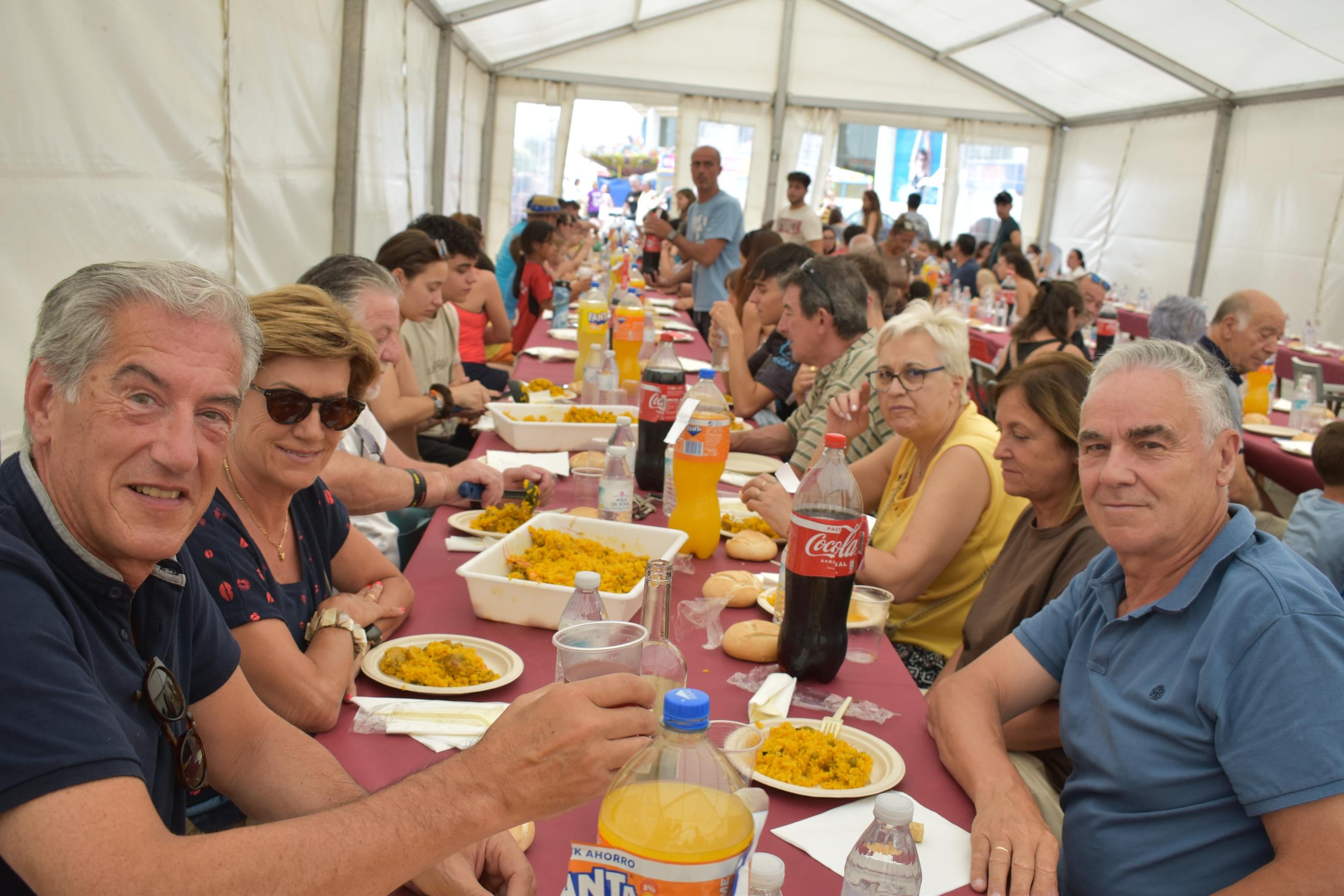 Festín gastronómico en Villares de la Reina con 3.500 raciones de paella