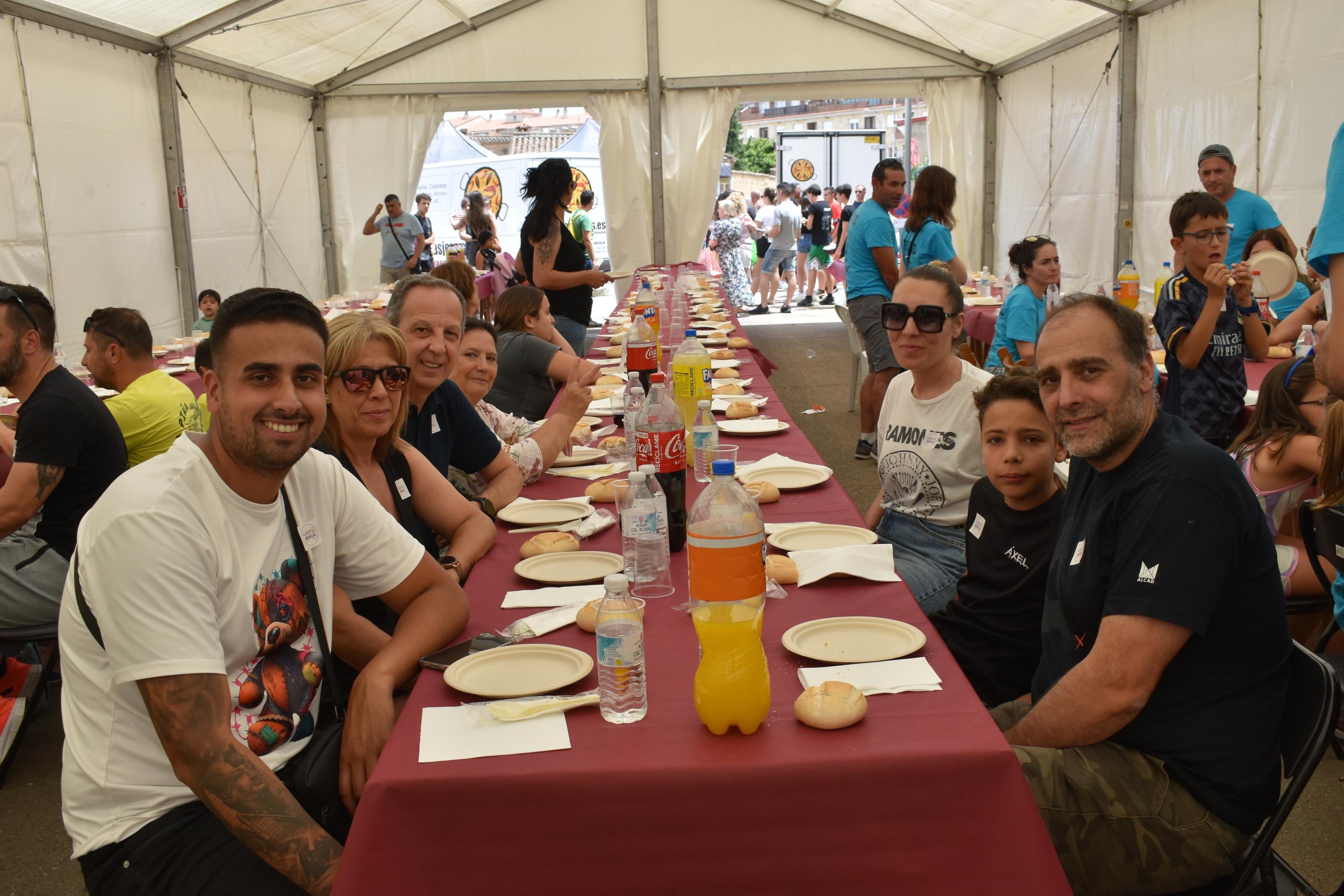 Festín gastronómico en Villares de la Reina con 3.500 raciones de paella