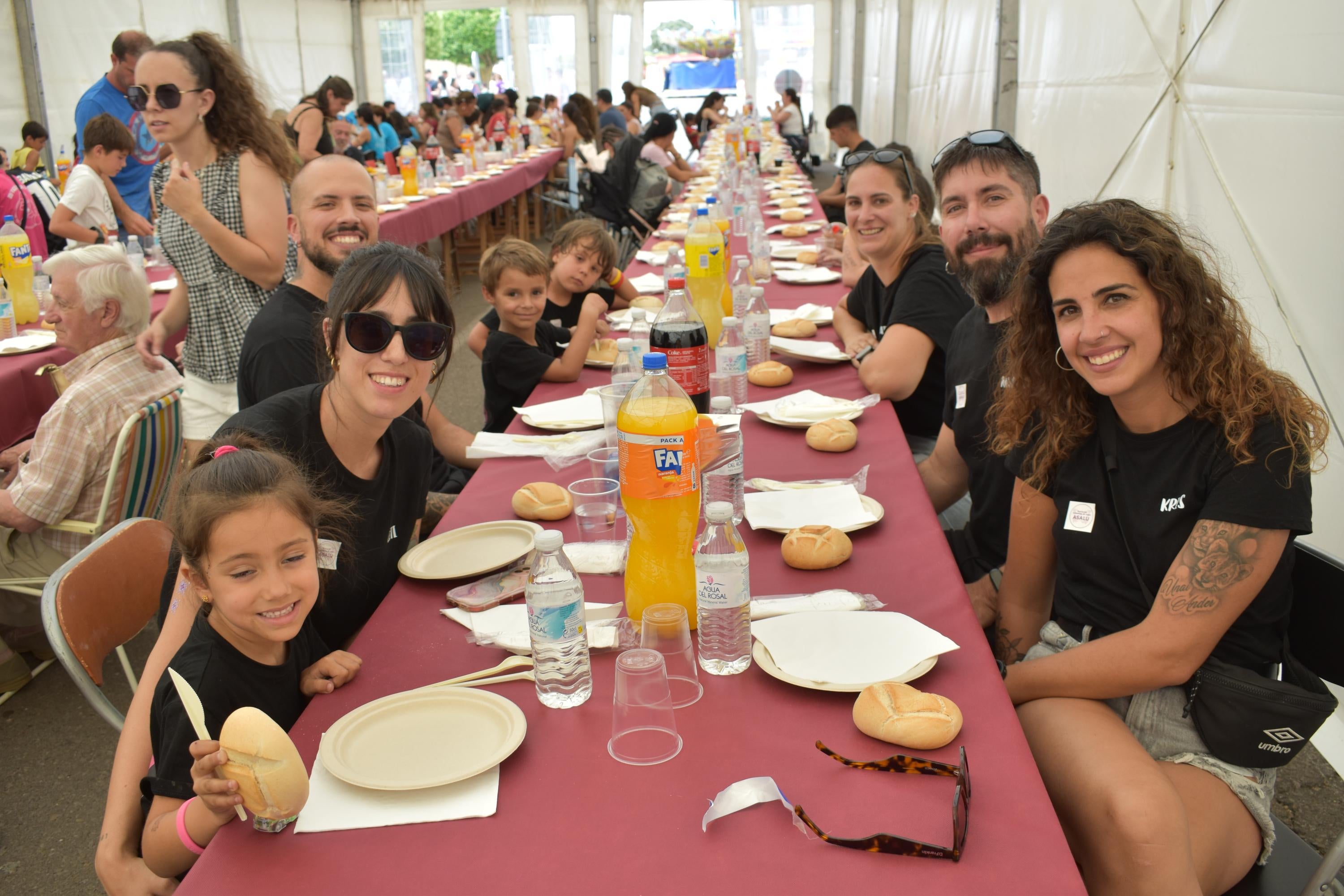 Festín gastronómico en Villares de la Reina con 3.500 raciones de paella