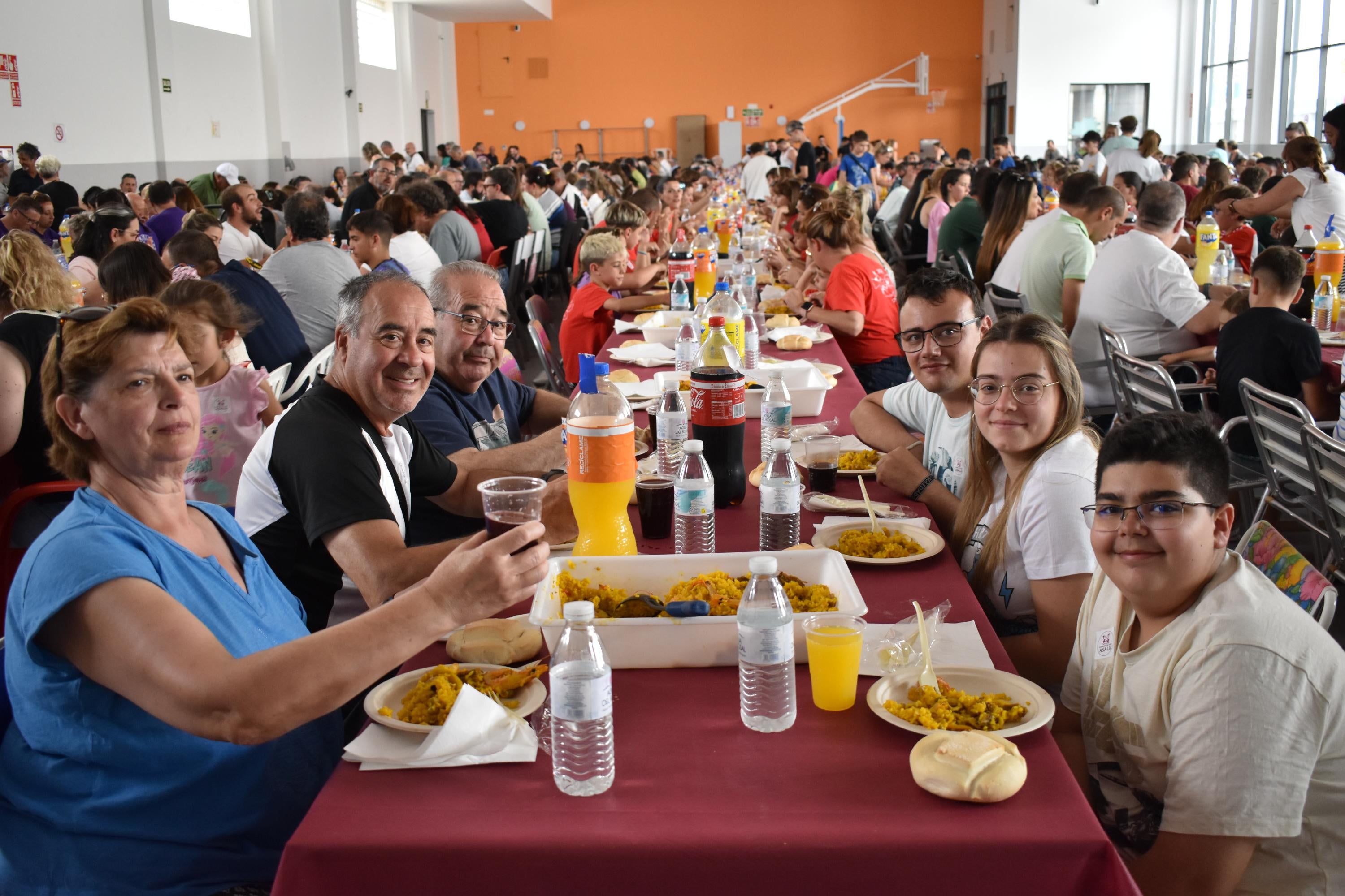 Festín gastronómico en Villares de la Reina con 3.500 raciones de paella