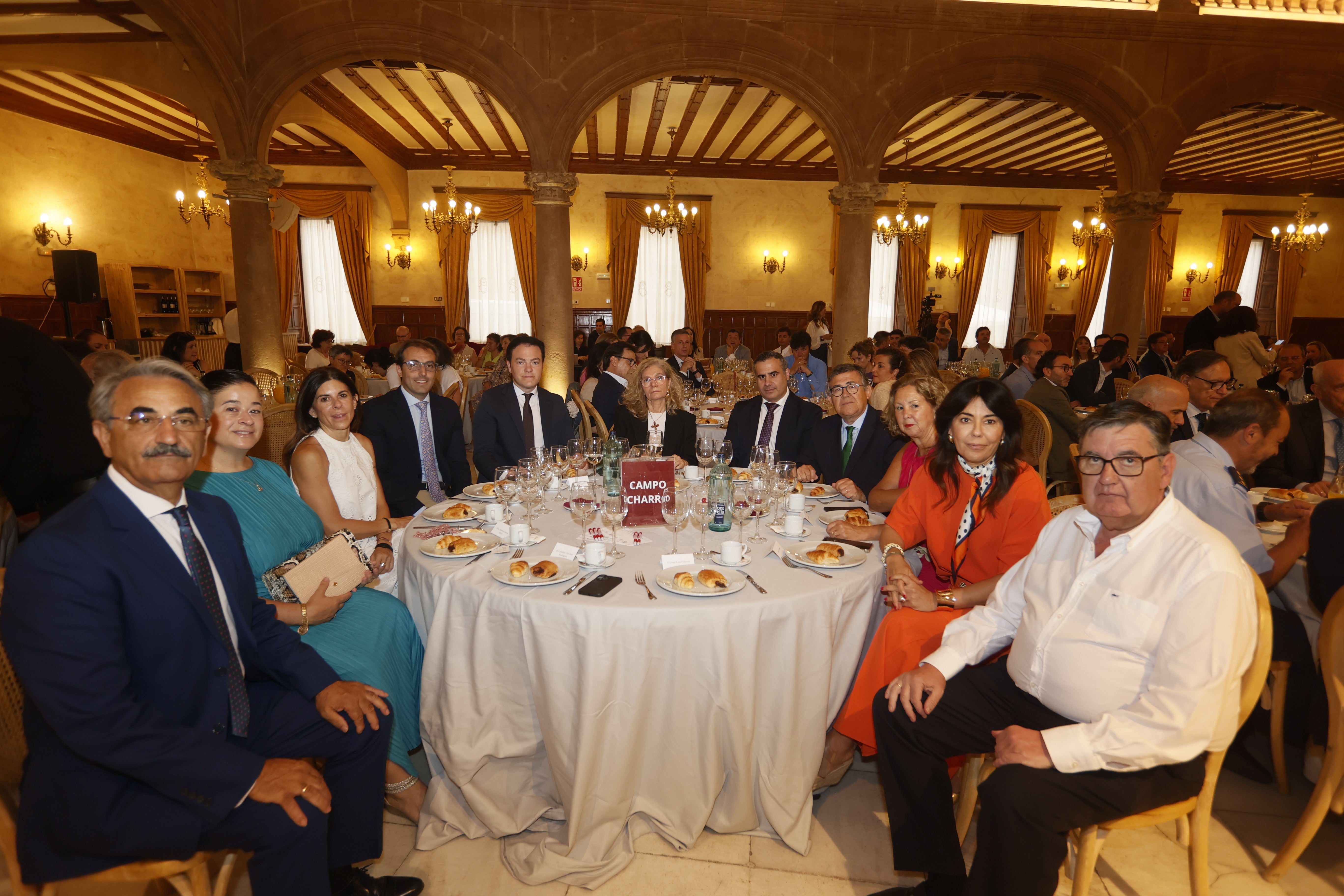 Celestino del Teso (Diputación de Salamanca), Arantxa García (Universidad de Salamanca), Chabela de la Torre (IME Business School), Alberto Díaz (Grupo Ferpal), Pedro Martínez (Ayuntamiento de Salamanca), Marian Vicente (LA GACETA), Antonio Labrador (Diputación de Salamanca), Rafael Escamilla (Foro ADR), María del Pilar González (CDTI Ministerio de Ciencia Innovación y Universidades), Conchi Hortelano (Foro ADR) y Juan Luis Feltrero (Grupo Feltrero).