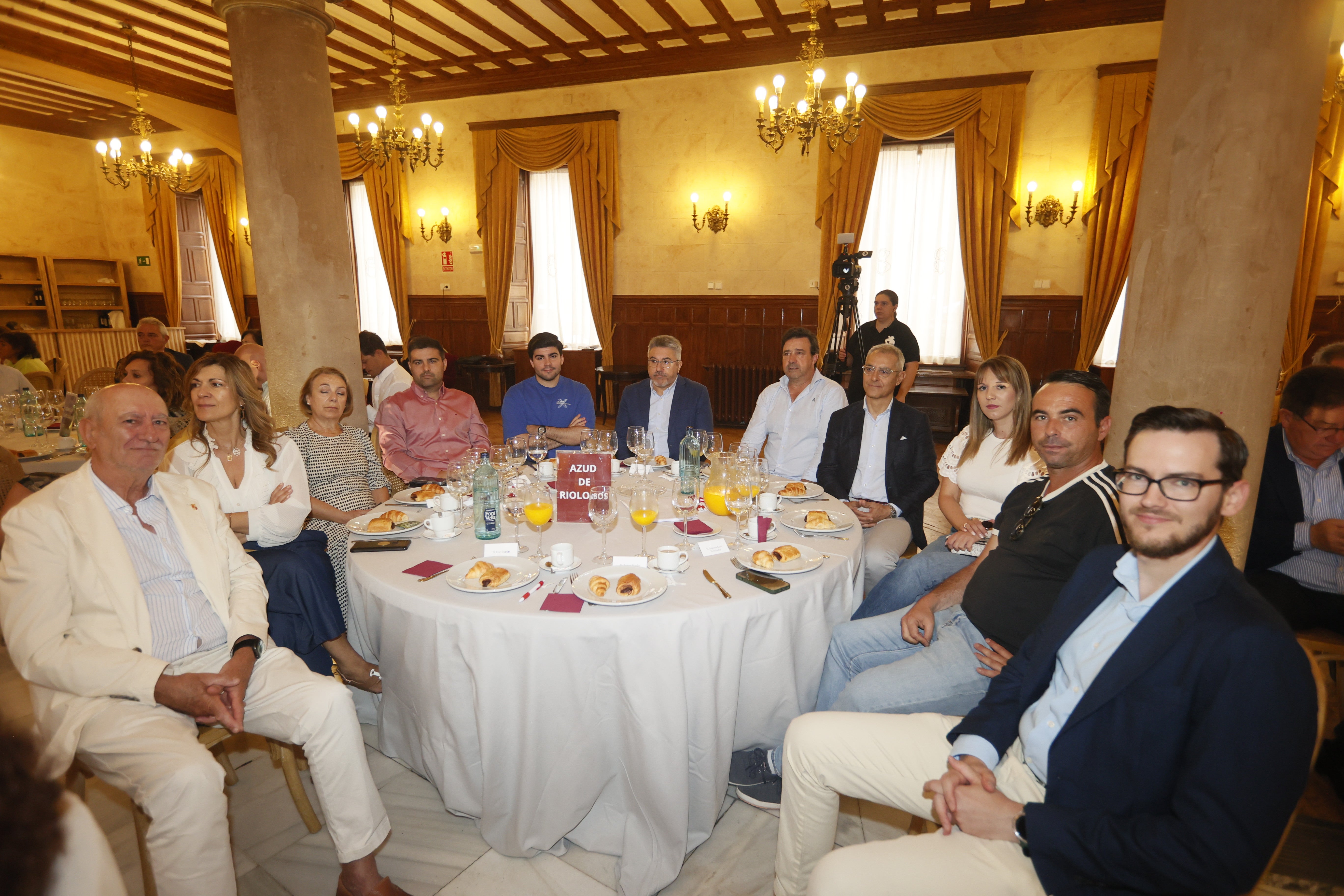 José Tejedor (Gerhogar), Ana García (LA GACETA), Carmen Sánchez y Óscar Zurdo (New Pulso Energía), Raúl Hernández y Avelino Hernández (H&H Asesores), David Domínguez (Domínguez y Perrino Asesores), Aurelio Álvarez (Alvarez y Velasco Lyt), Laura Bullón y Augusto Bárez (Cubiertas y Cerramientos Hernández) y Rubén Tejedor (Gerhogar).