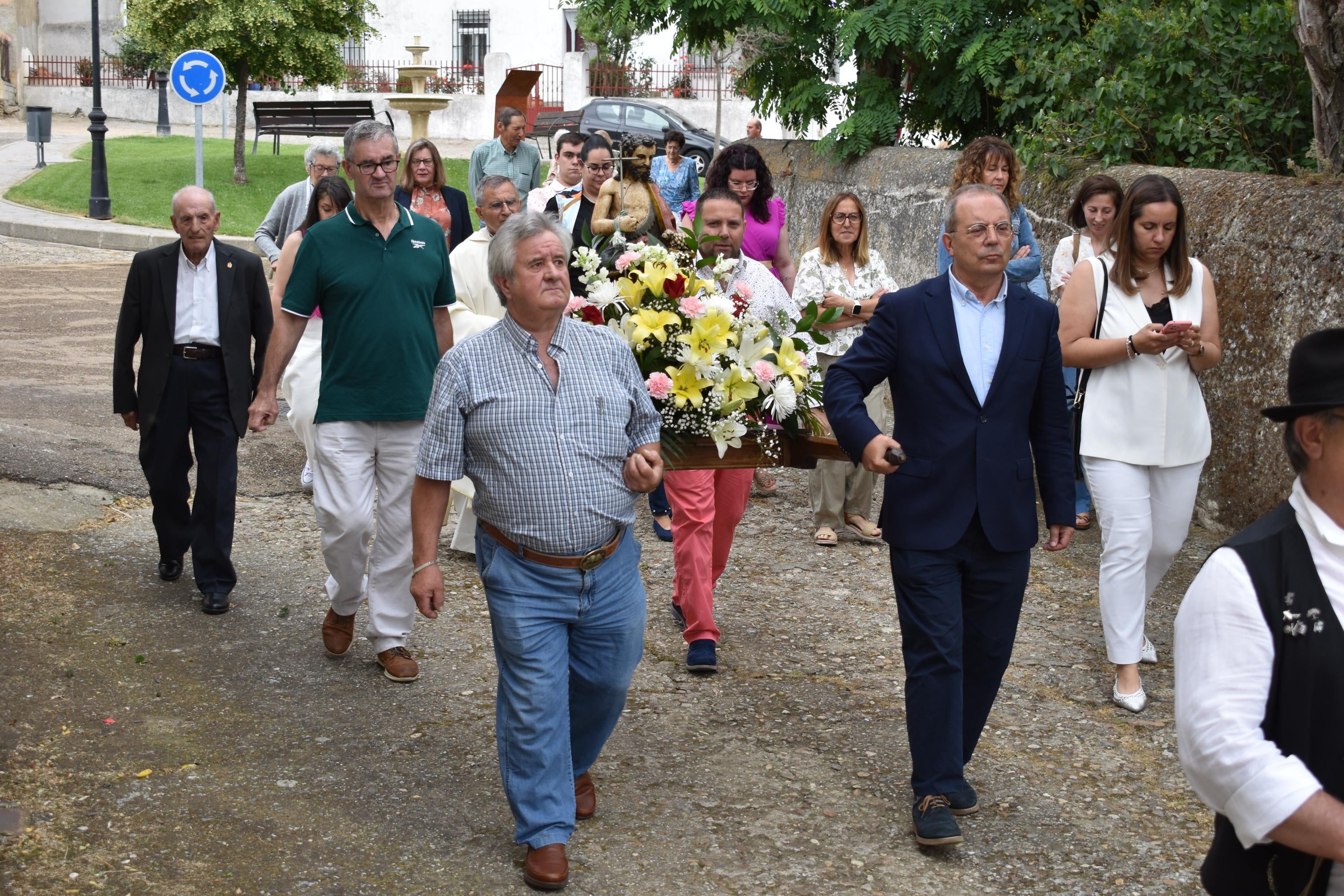 Tradición en el día grande por San Juan en Vecinos