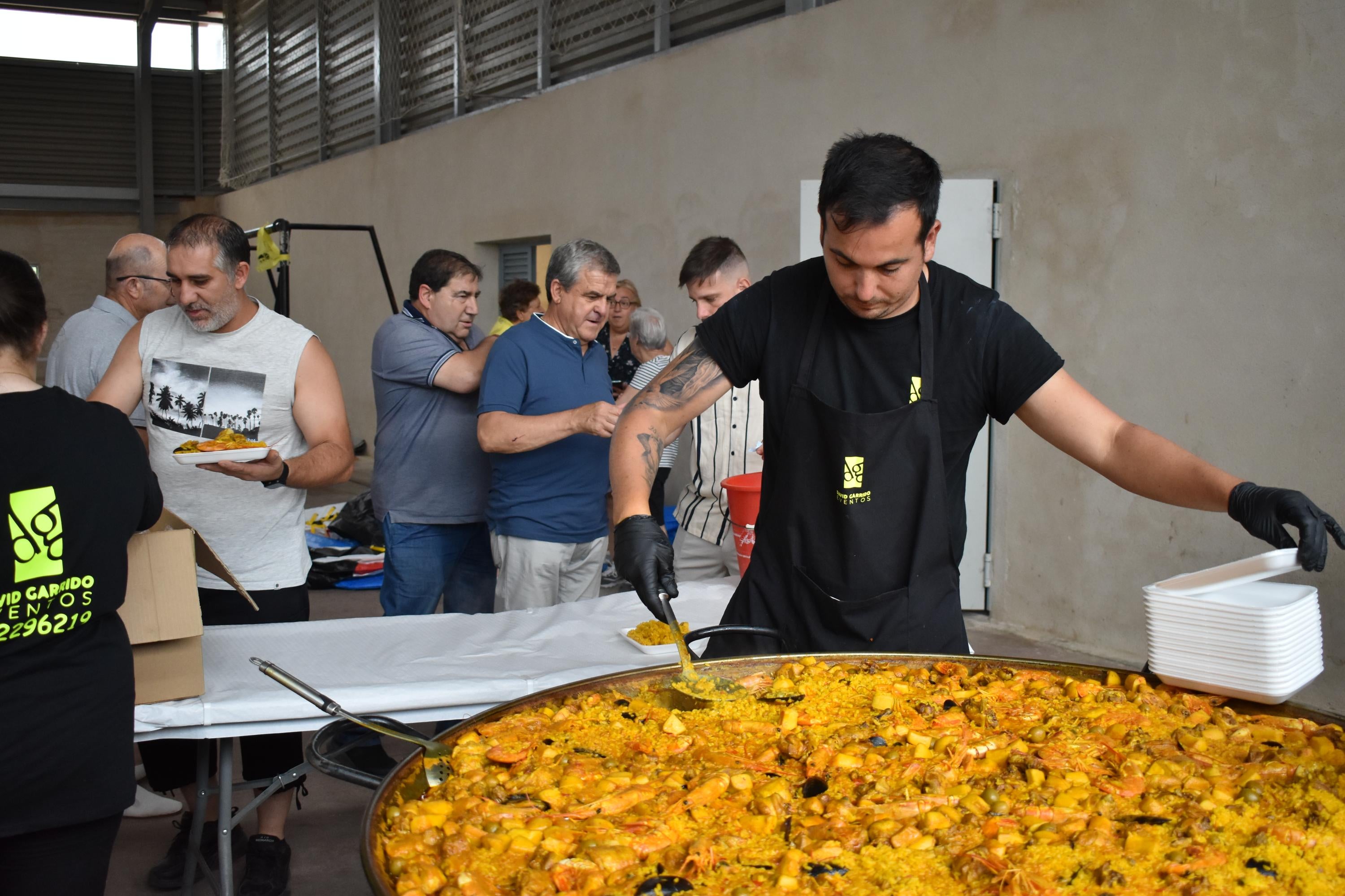 Comida &#039;familiar&#039; en Valverdón para 200 personas