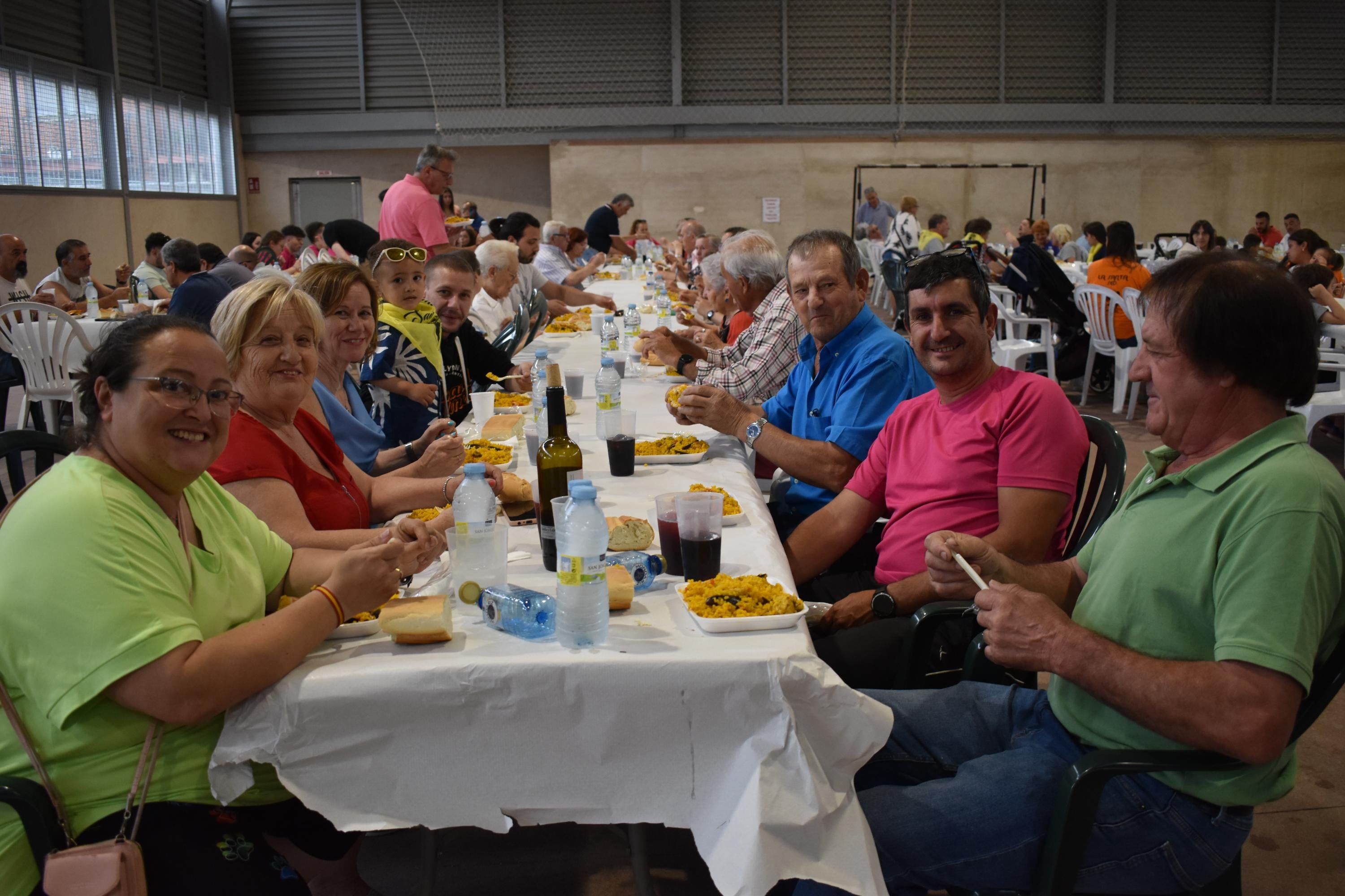 Comida &#039;familiar&#039; en Valverdón para 200 personas