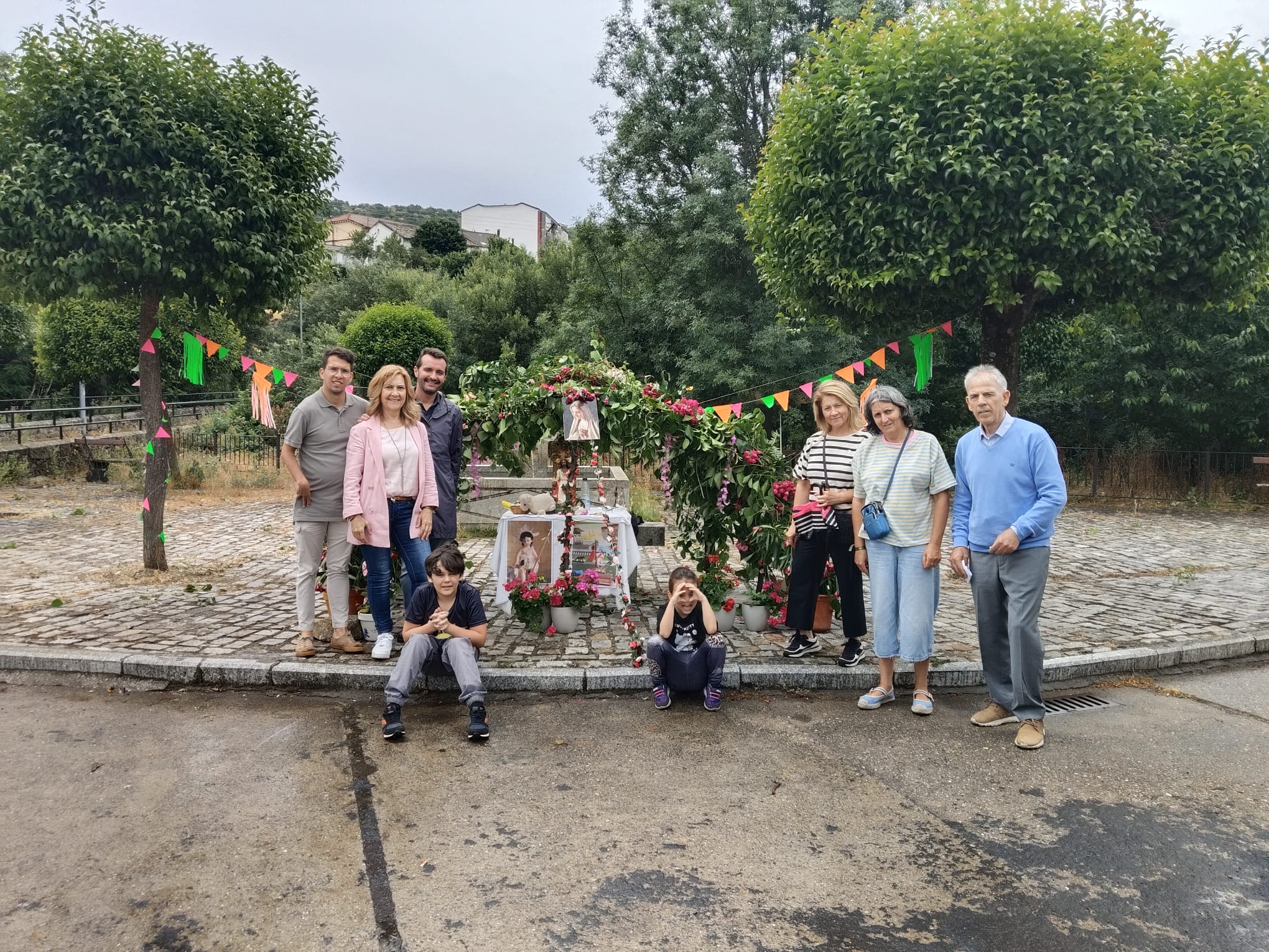 Béjar reta al mal tiempo y revive la tradición de los Arcos de San Juanito