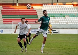 Adrián Mancebo junto a Carlos Cristeto en un choque de la pasda pretemporada en el Ruta de la Plata.