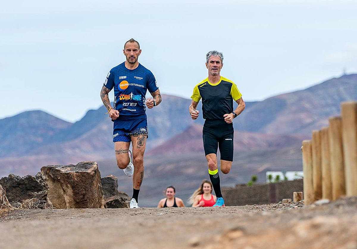 Juan Miguel Esteban Aceituno junto a Martín Fiz, que es padrino de esta prueba junto a Lorena Martín o Jesús España.