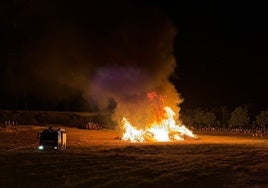 Imagen del encendido de la hoguera.