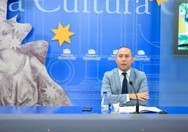 El concejal de Educación, Luis Sánchez, en la presentación de la oferta educativa del Ayuntamiento de Salamanca.
