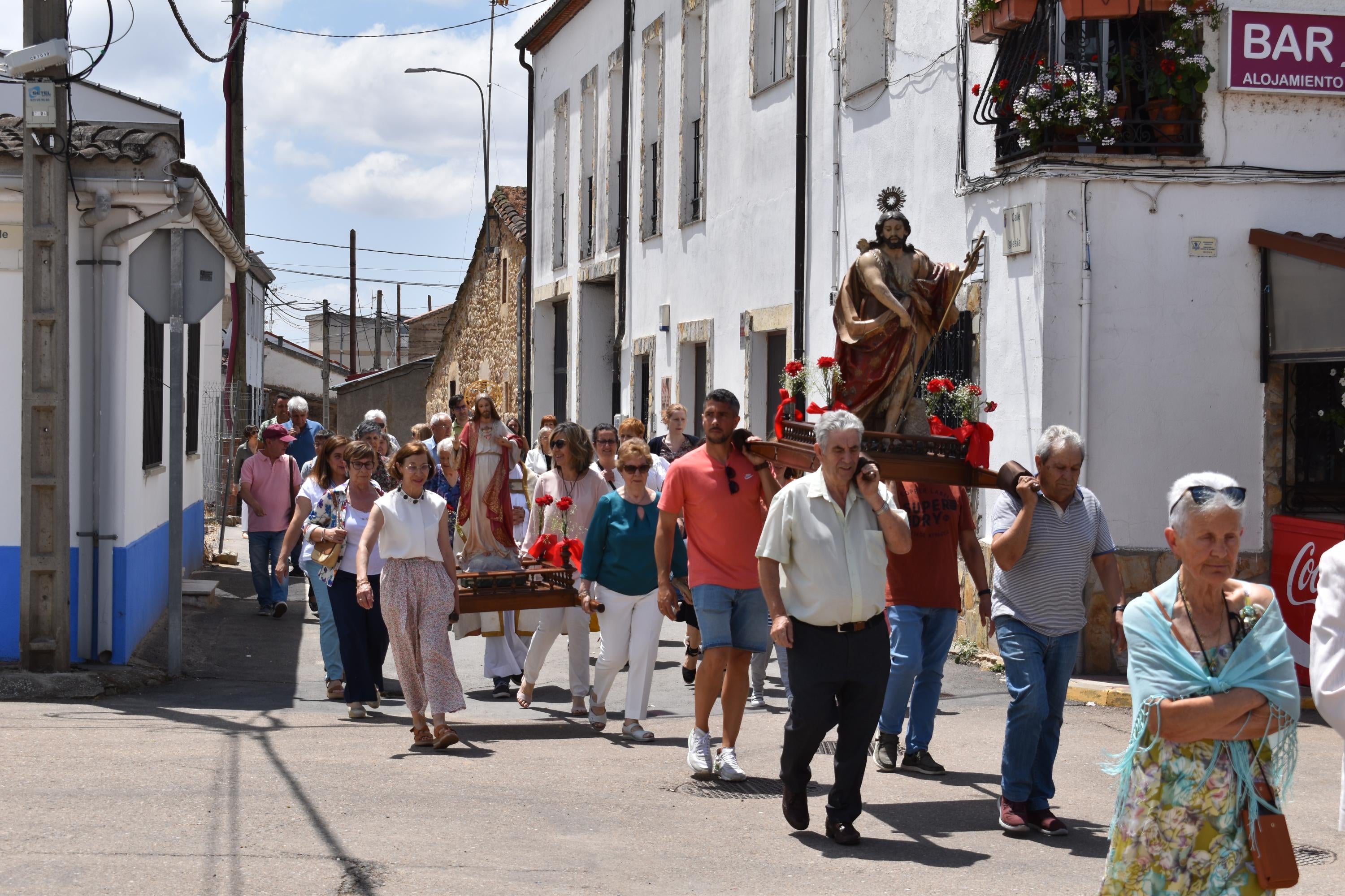 Pelabravo rinde honores a San Juan y al Sagrado Corazón