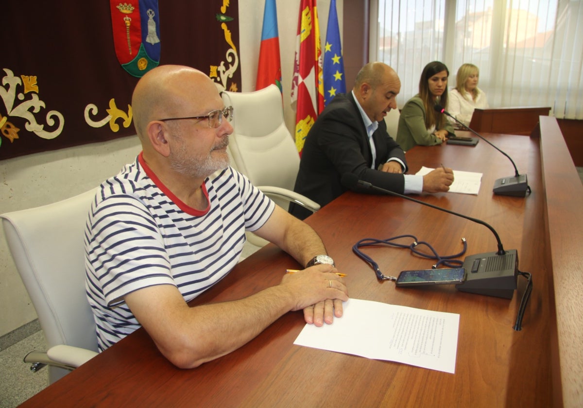 Fernando Martínez, Ventura Recio y Myrian Tobal, en la sesión plenaria.