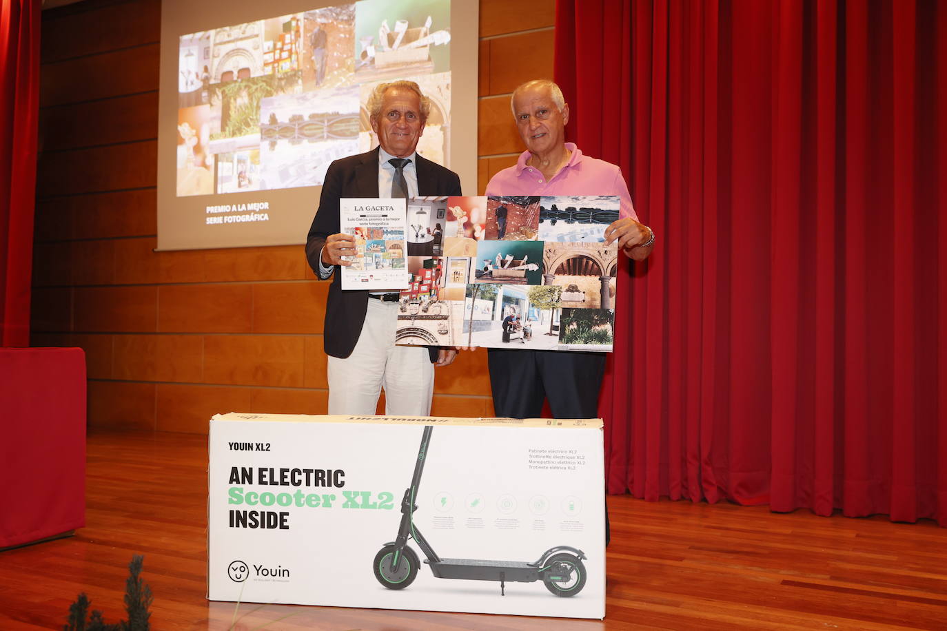 Luis García González se coronó como el ganador de la categoría ‘La mejor serie fotográfica’ en esta edición del Maratón. Sus habilidades y su creatividad lo ayudaron a destacar entre el resto de los participantes. Fue premiado con un diploma y un patinete eléctrico que recibió de manos de Jaime González Lucas, director general de LA GACETA.