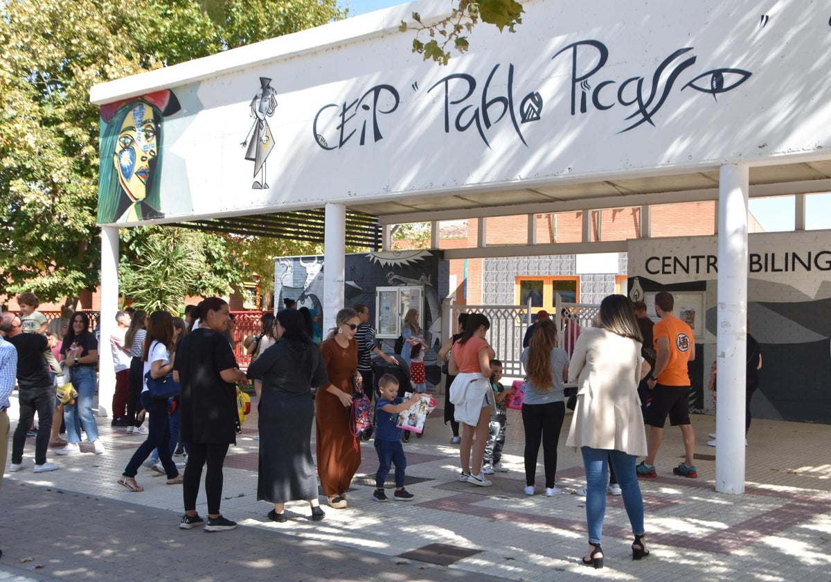 Salida de alumnos de las clases del CEIP Pablo Picasso de Carbajosa.
