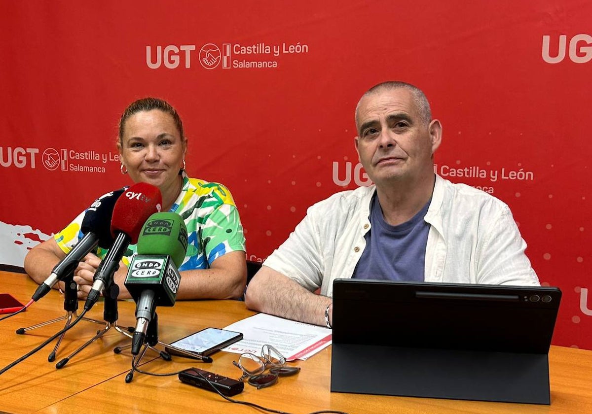 Irene Fernández y Teo González, responsables de movilidad y del sector ferroviario en UGT Salamanca.
