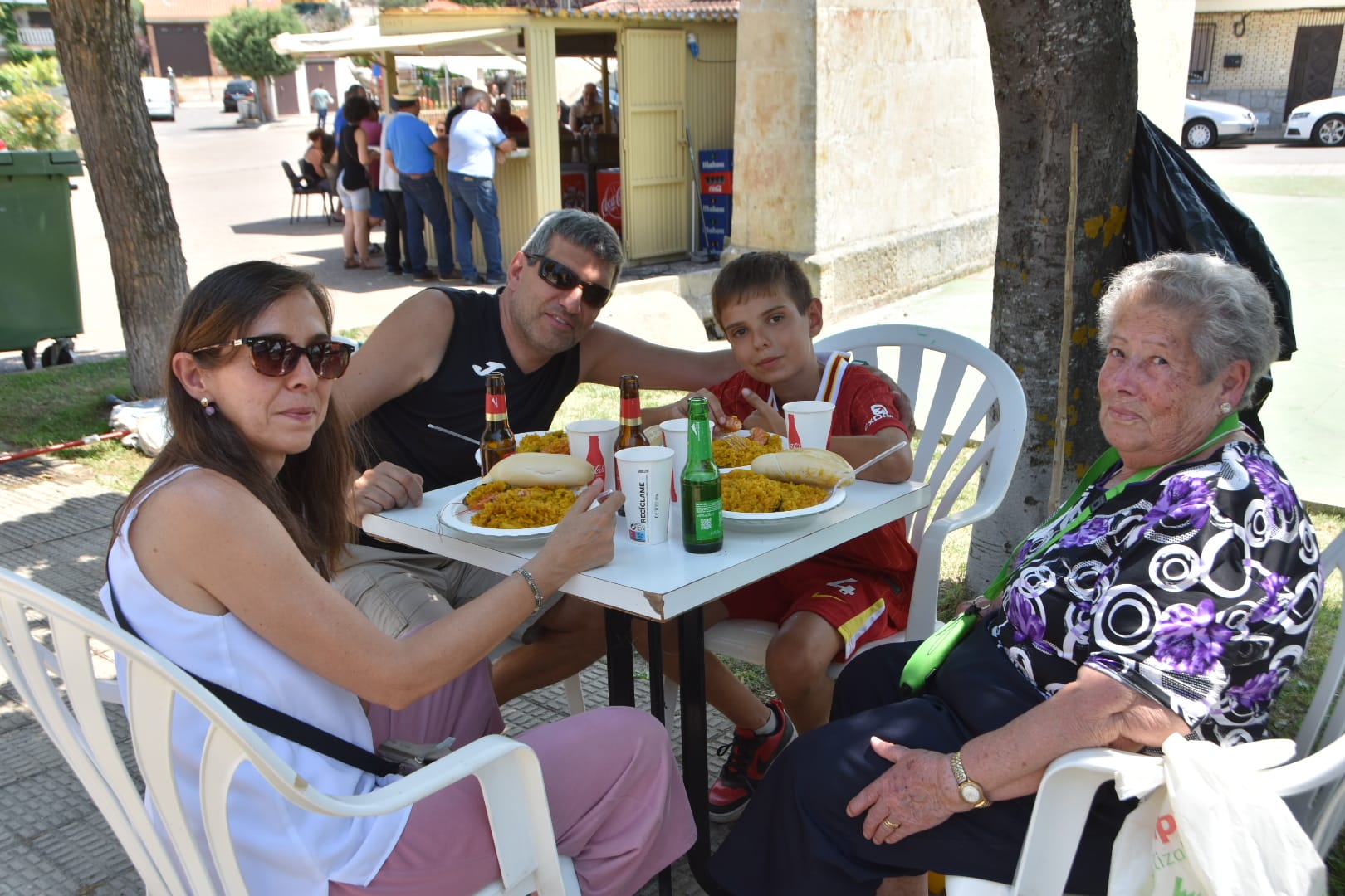 Mesa y mantel de hermandad, en San Pedro del Valle