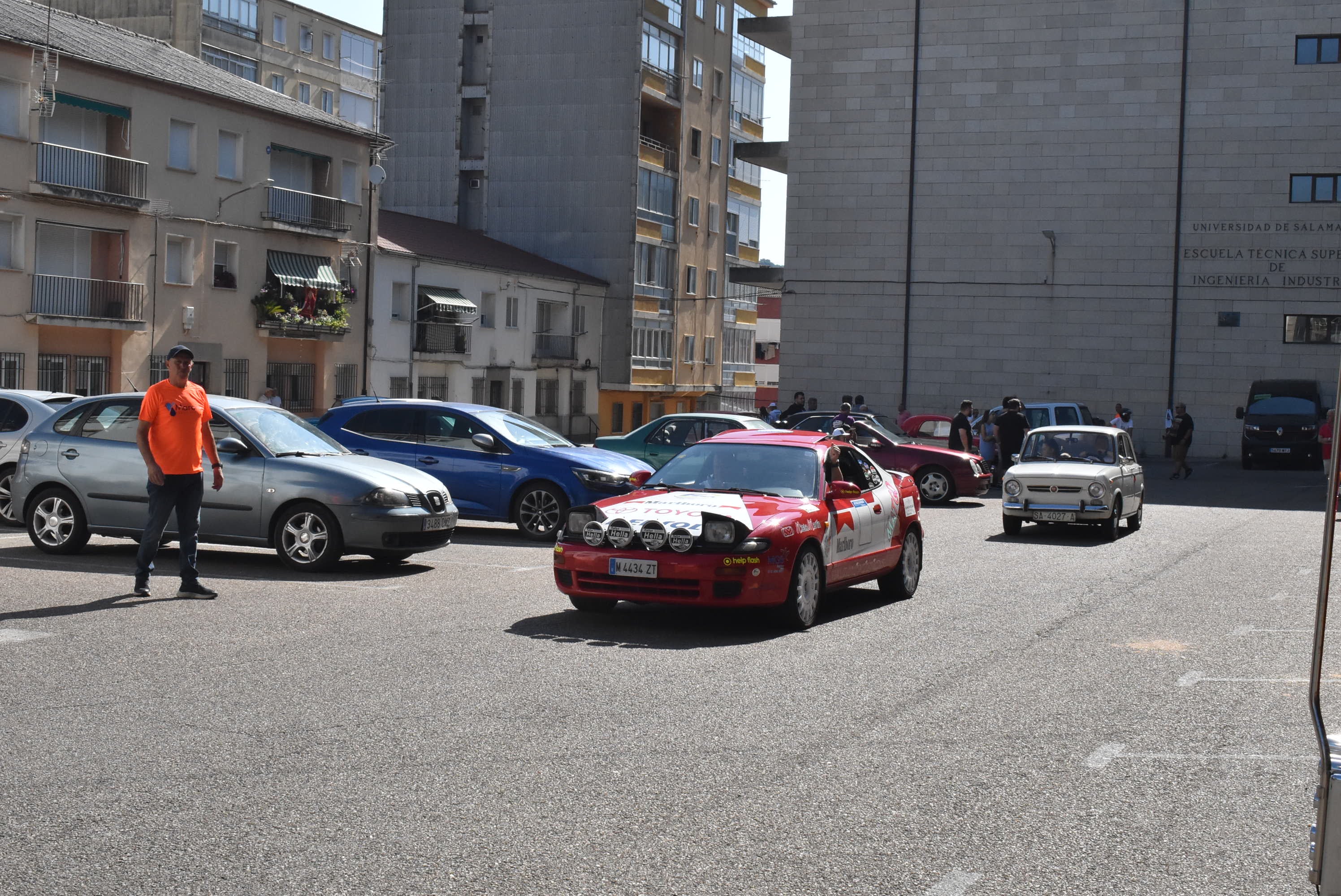 Éxito en la primera concentración de coches clásicos y vespas celebrada en Béjar