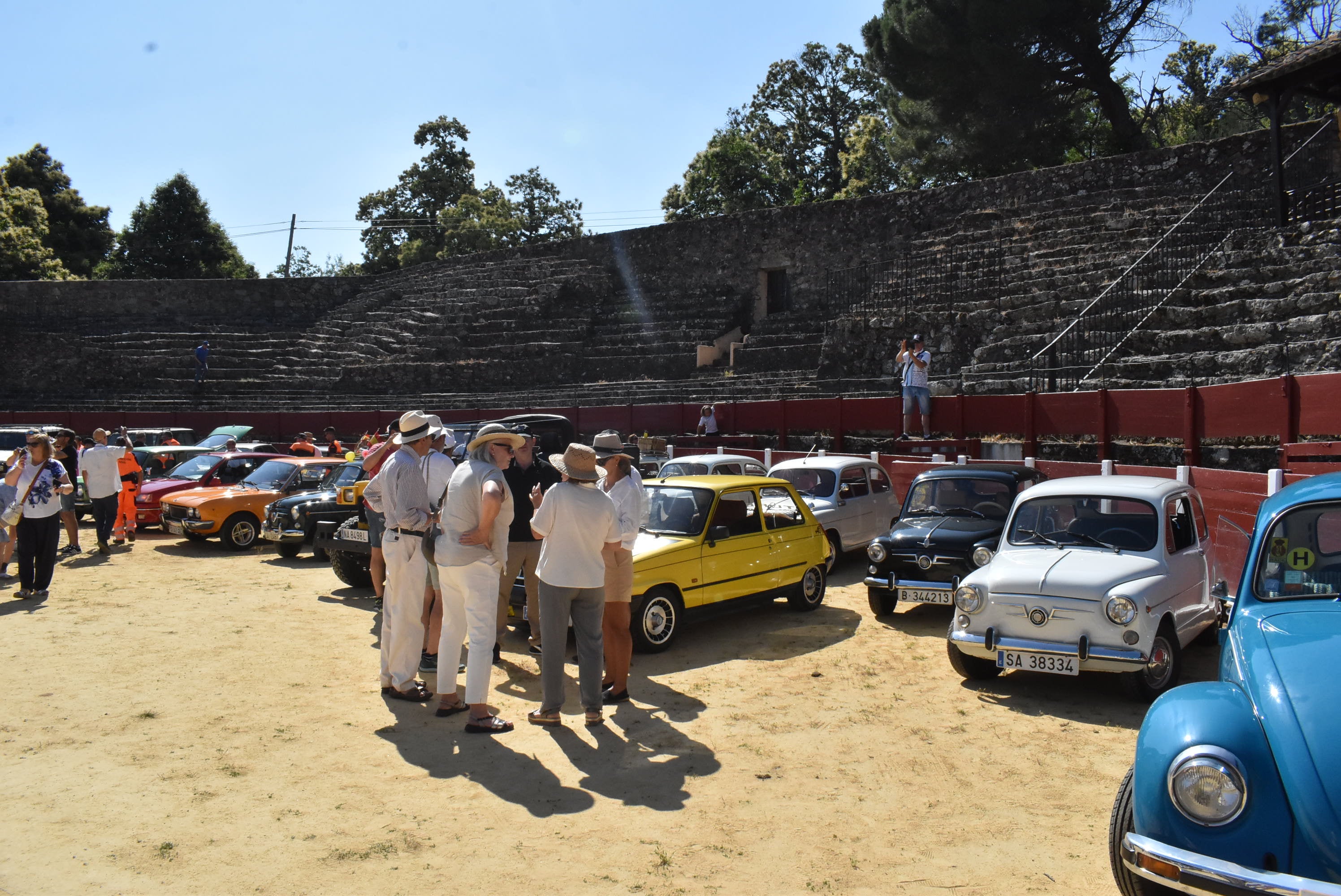 Éxito en la primera concentración de coches clásicos y vespas celebrada en Béjar