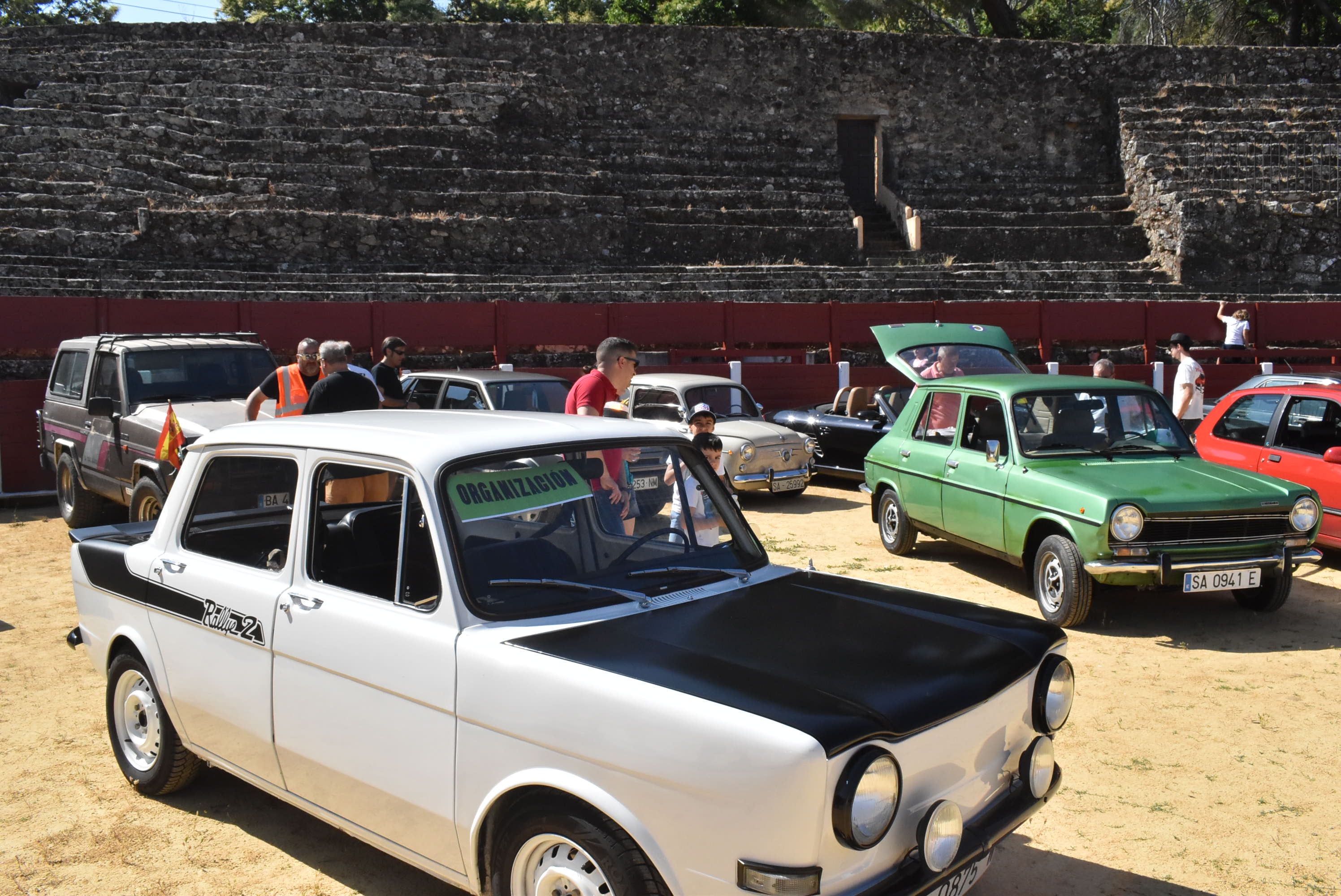 Éxito en la primera concentración de coches clásicos y vespas celebrada en Béjar