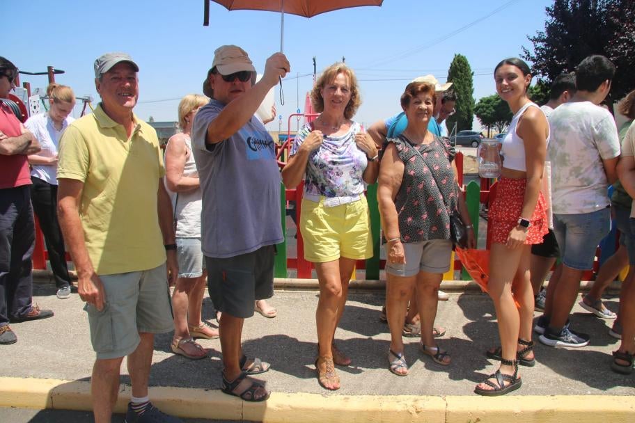 Parrillada y sombrillas en Pelabravo por San Juan