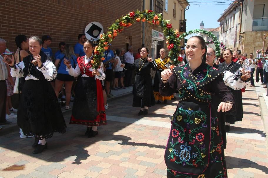 Castellanos de Villiquera disfruta de sus citas festivas más esperadas