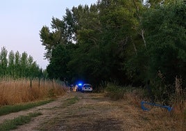 Guardia Civil en el lugar tras la muerte de Manuel en el río Águeda.