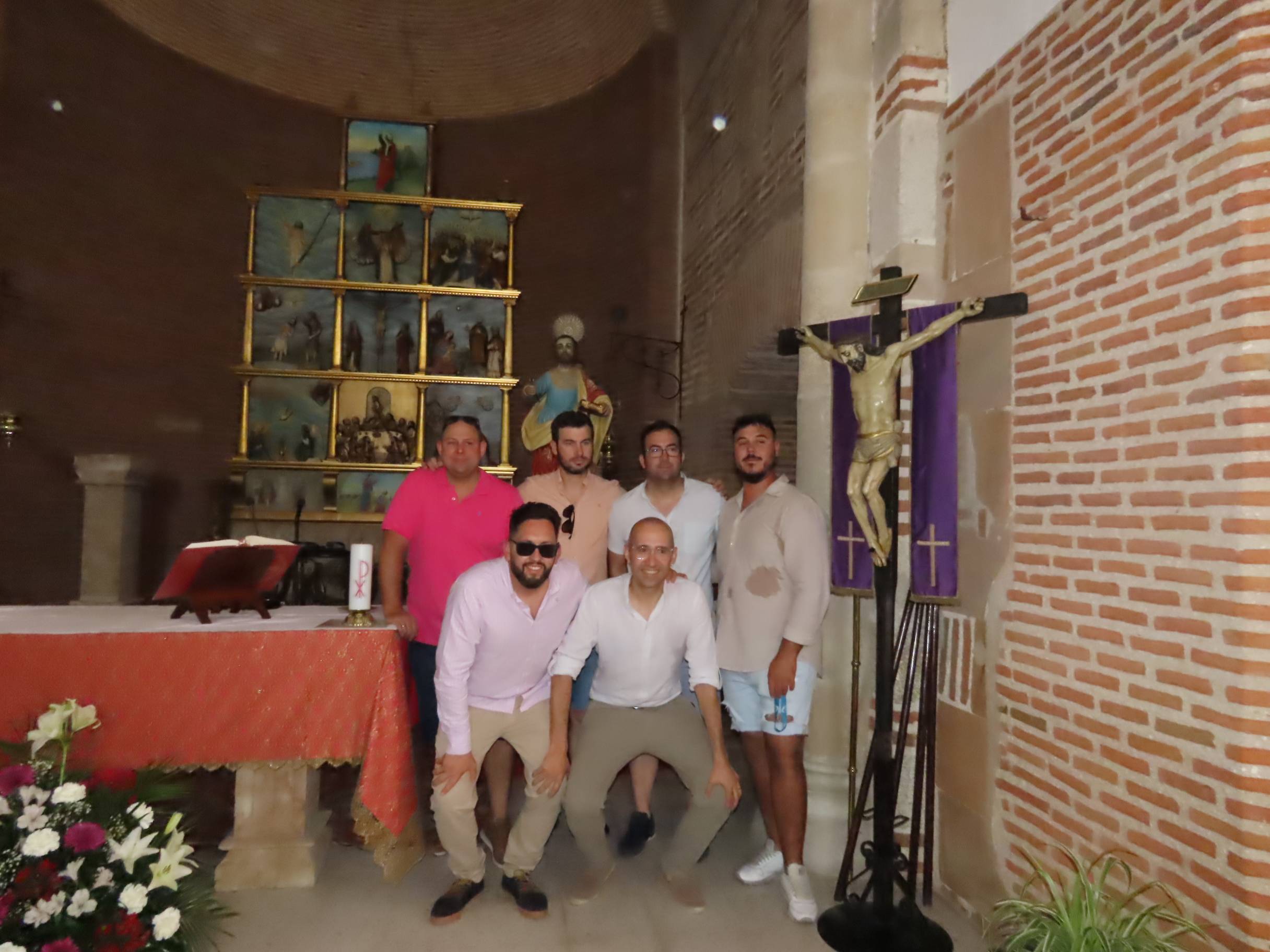Animada y calurosa procesión en honor a San Pedro Apóstol en Paradinas de San Juan