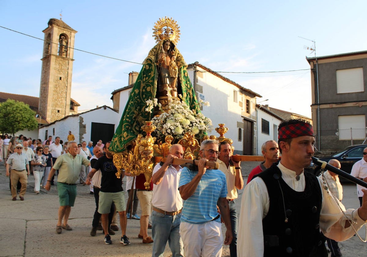 La Virgen de Valparaíso regresa a su ermita en Santibáñez de Béjar